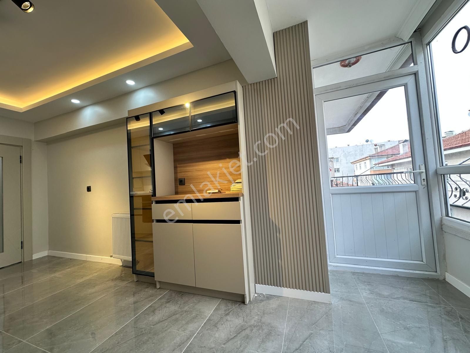 İstasyon Mahallesinde Geniş M2 Lüks Yapılı 3+1 Satılık Daire - Görsel 4