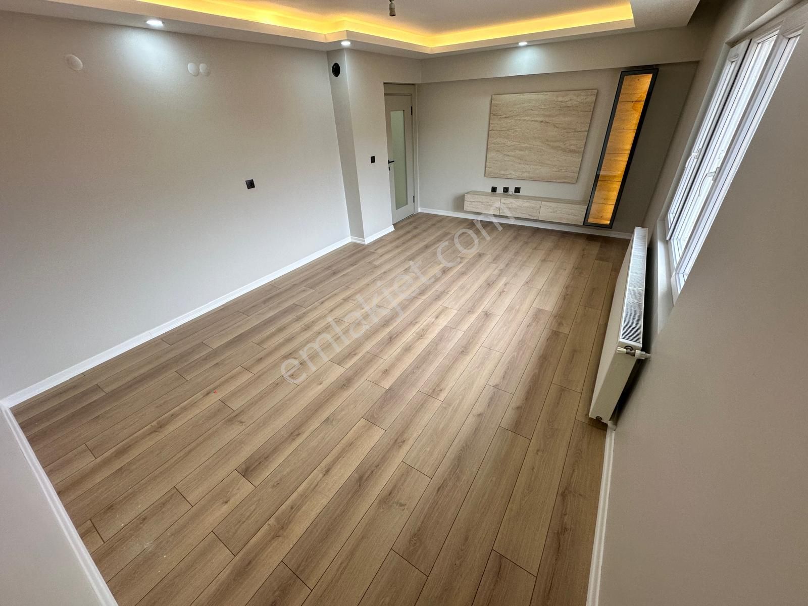 İstasyon Mahallesinde Geniş M2 Lüks Yapılı 3+1 Satılık Daire - Görsel 12