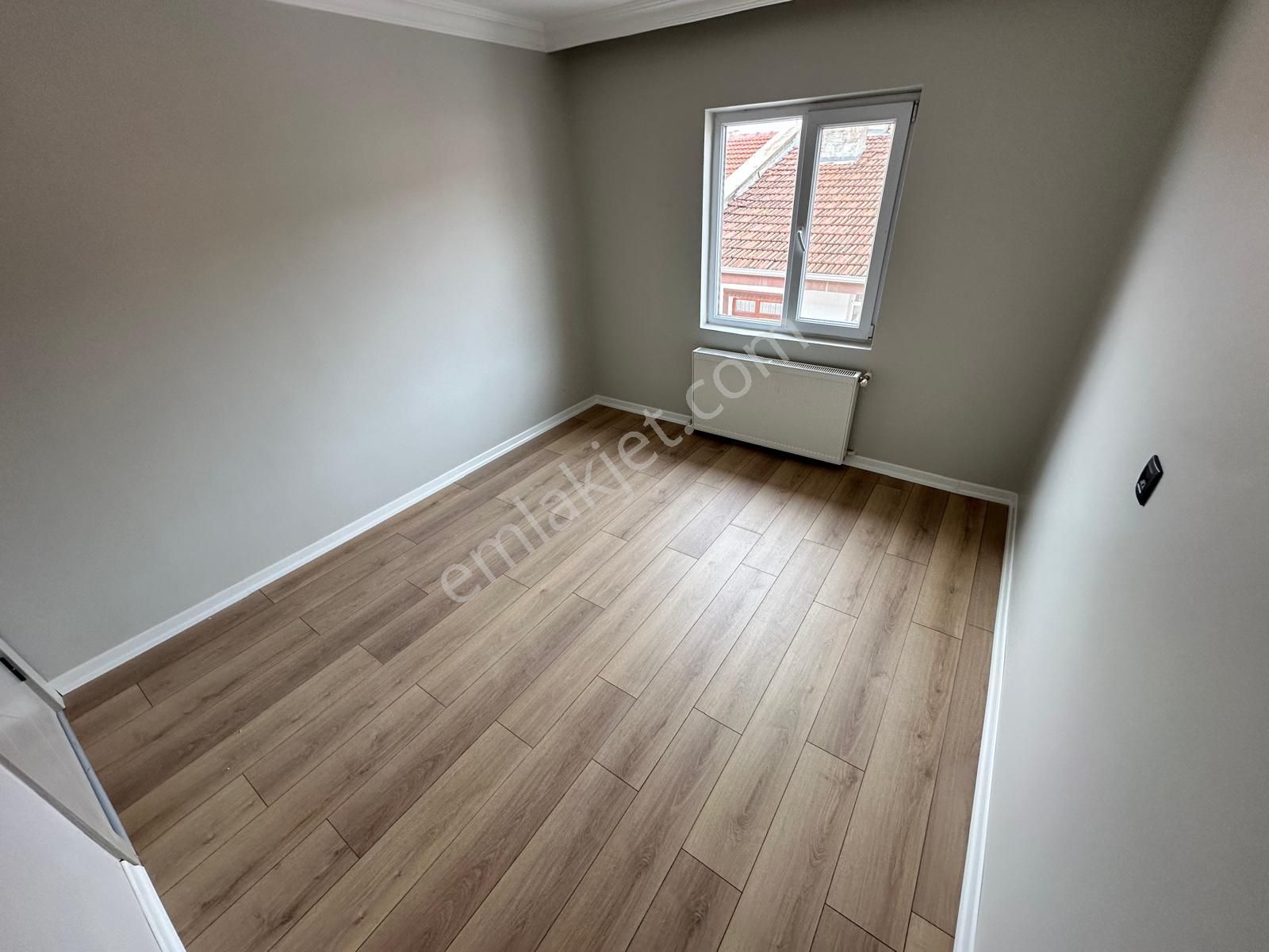 İstasyon Mahallesinde Geniş M2 Lüks Yapılı 3+1 Satılık Daire - Görsel 18
