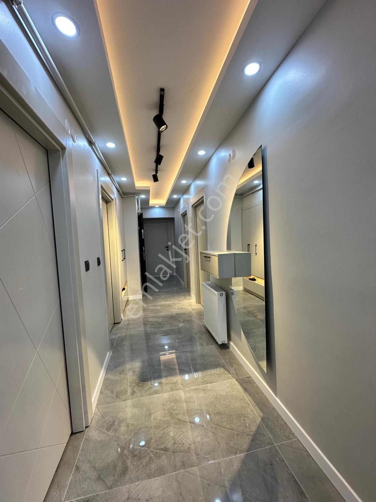 İstasyon Mahallesinde Geniş M2 Lüks Yapılı 3+1 Satılık Daire - Görsel 35