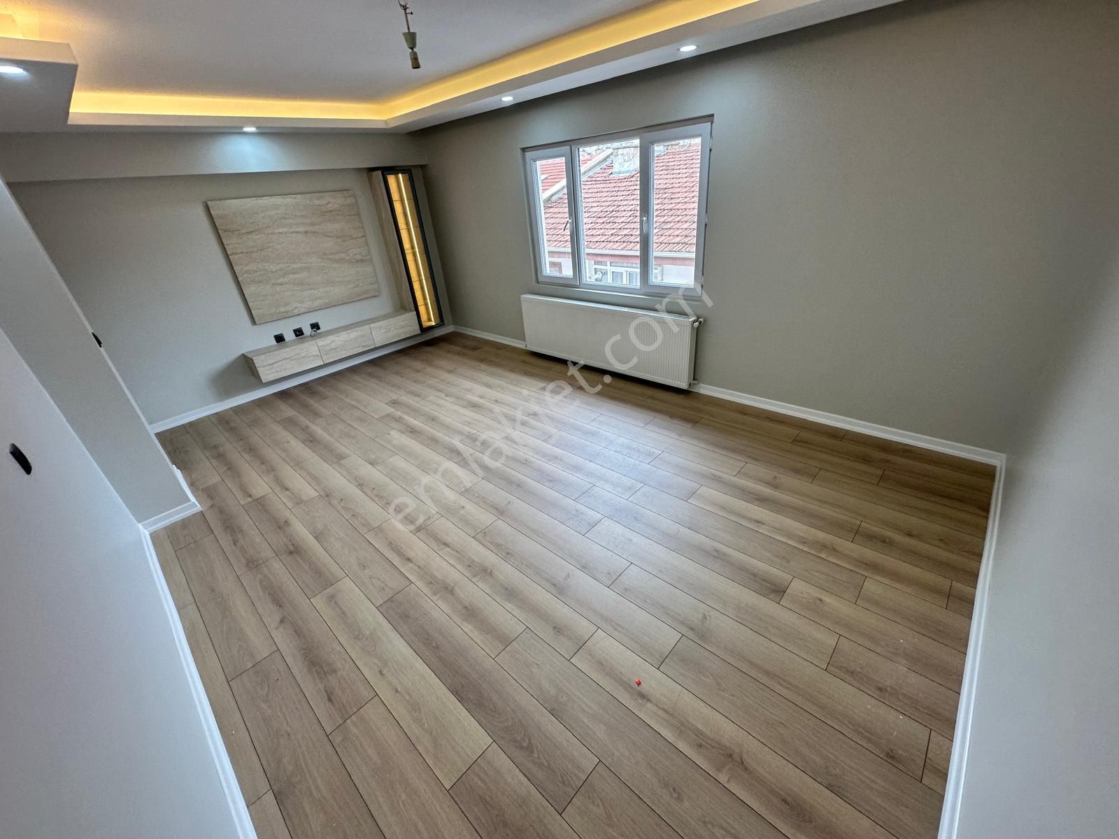 İstasyon Mahallesinde Geniş M2 Lüks Yapılı 3+1 Satılık Daire - Görsel 30