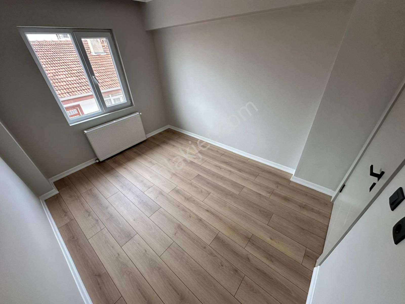 İstasyon Mahallesinde Geniş M2 Lüks Yapılı 3+1 Satılık Daire - Görsel 24