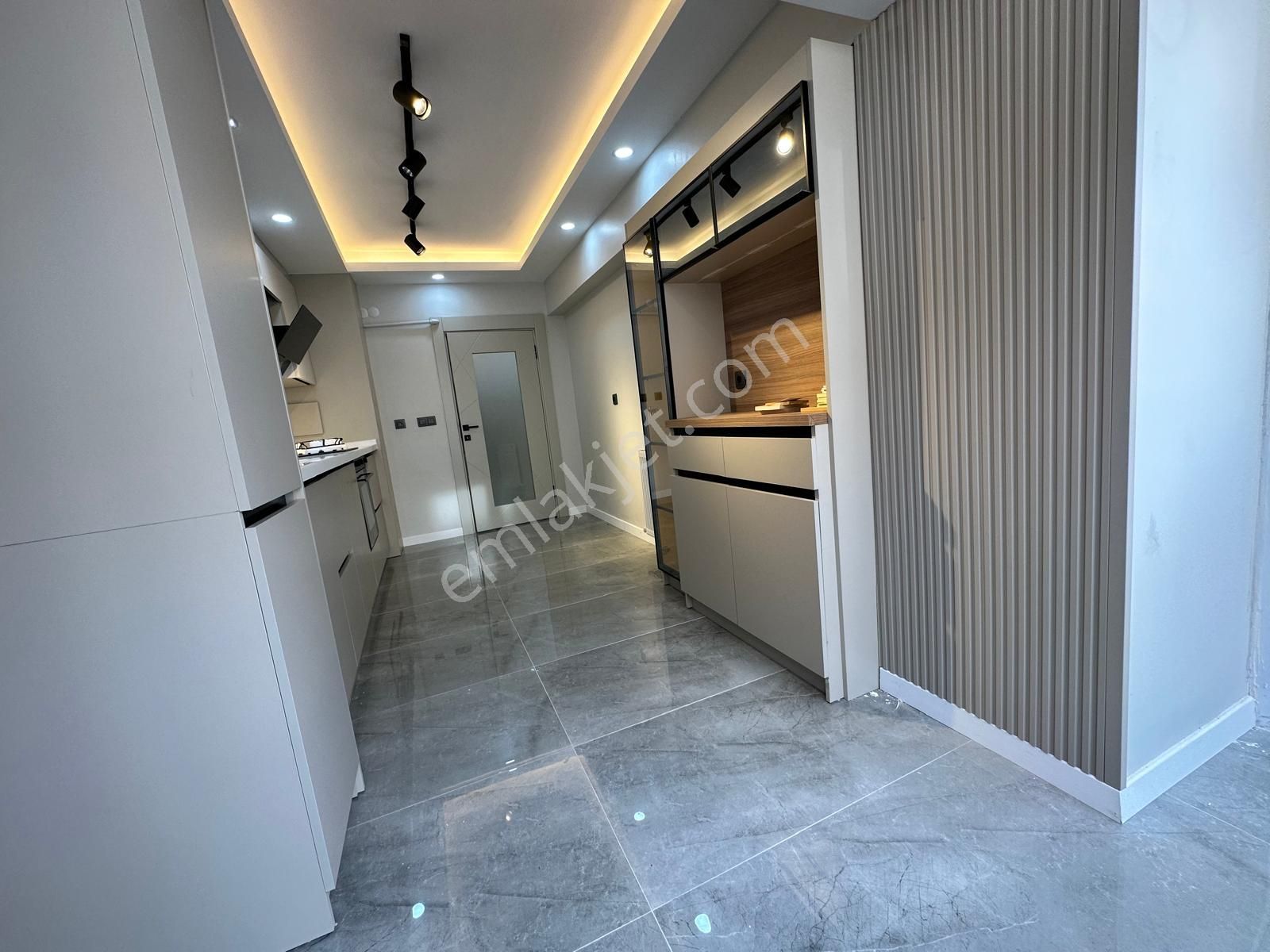 İstasyon Mahallesinde Geniş M2 Lüks Yapılı 3+1 Satılık Daire - Görsel 7