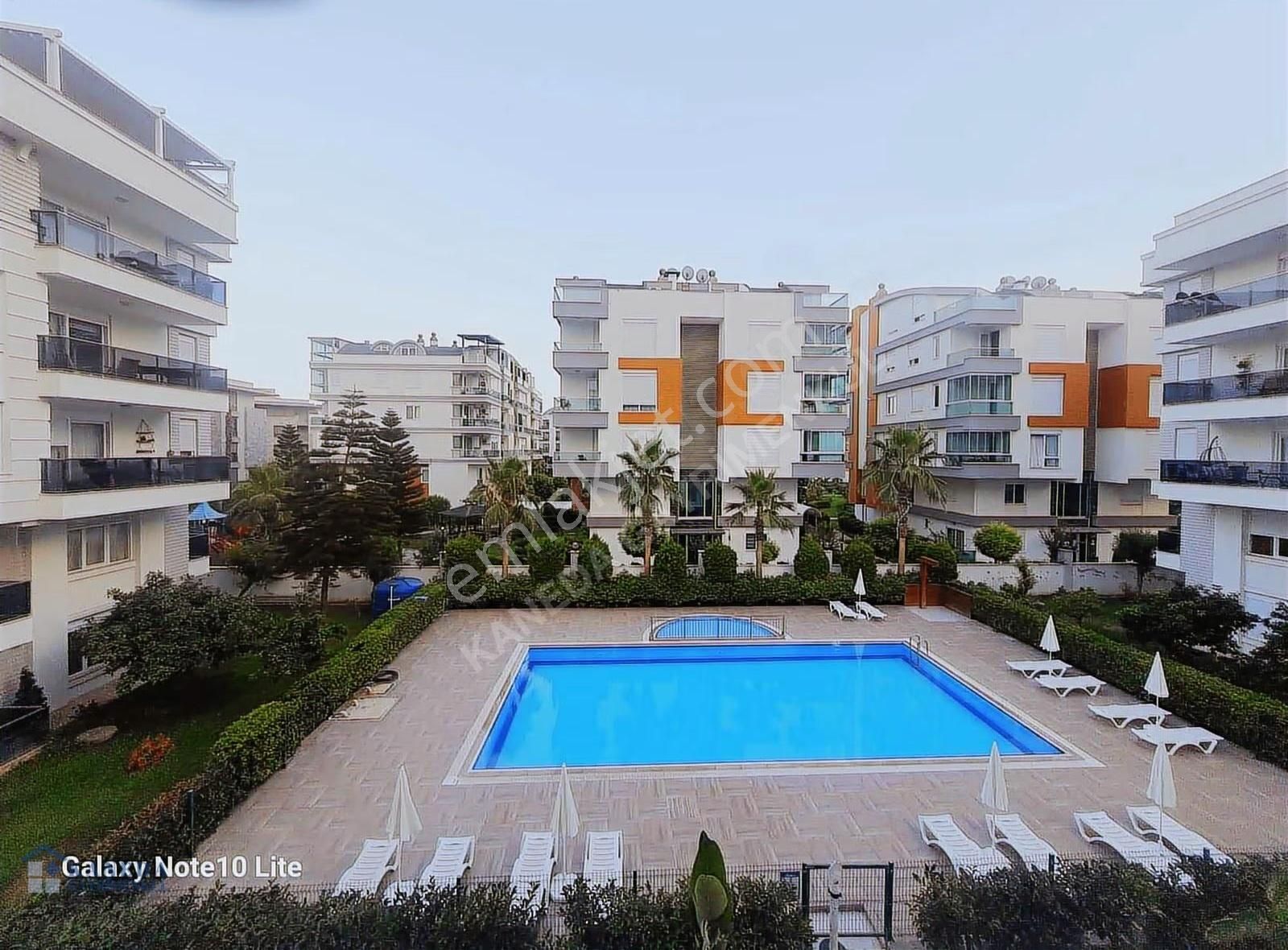 Konyaaltı Arsemia Konaklarında Geniş 3+1 Arakat