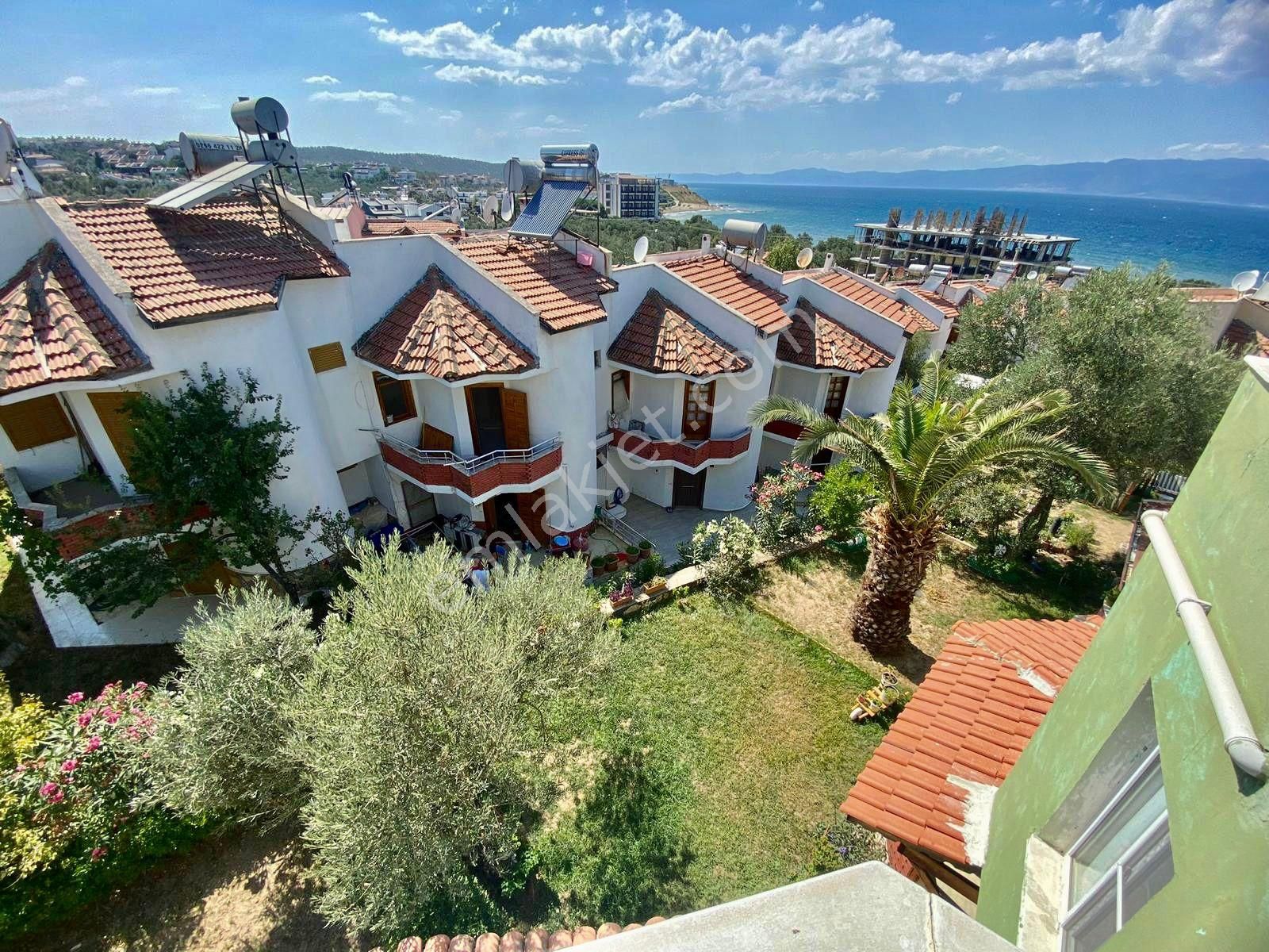 ✨akçay Ay Emlak'tan✨pelitköy'de Hayallerinizi Süsleyecek Deniz Manzaralı Satılık 4+1 Müstakil Villa