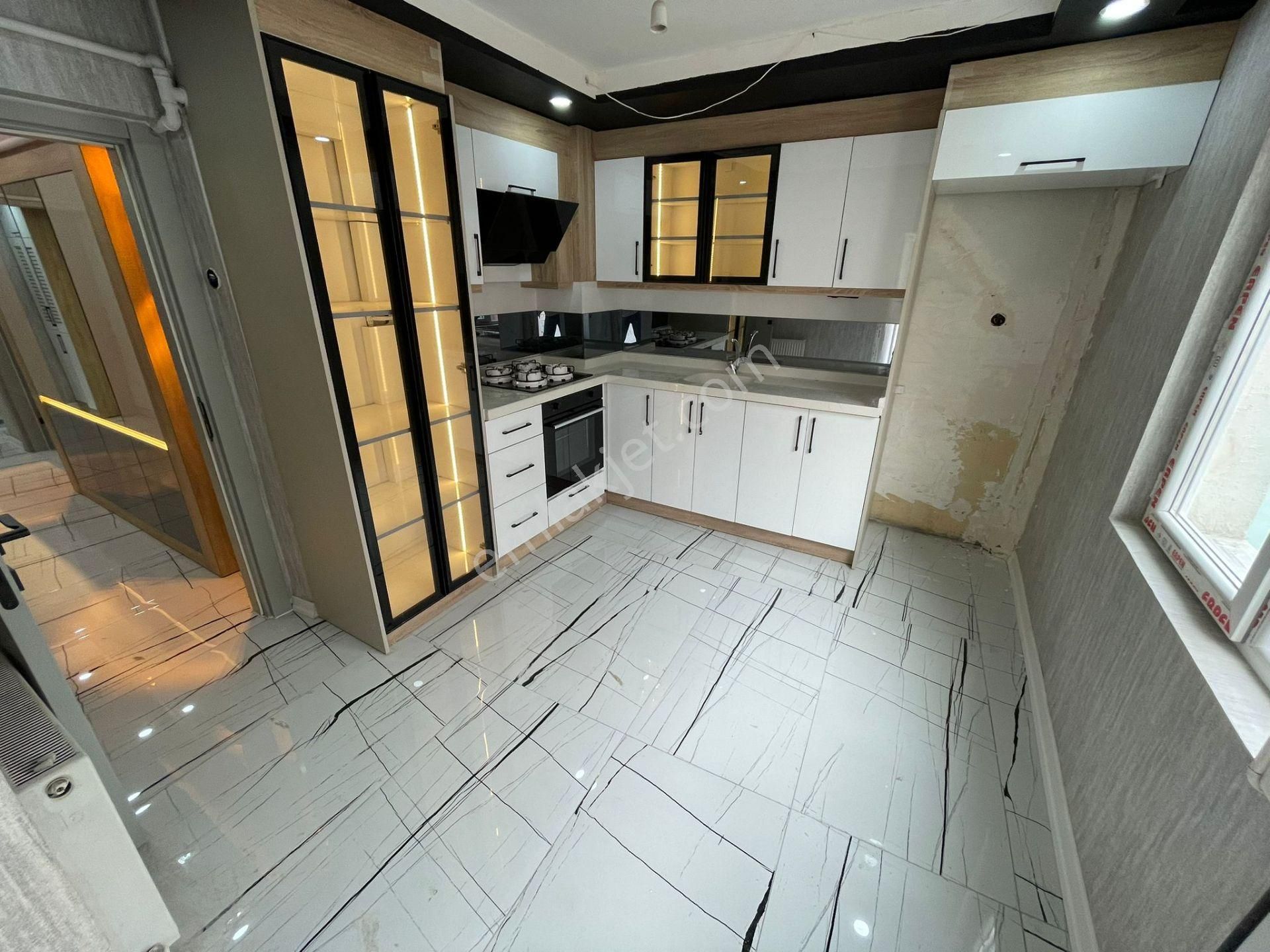 Sincan Plevne'de Arakatta Ebeveyn Banyolu Ultralüx Trene Yakın Emsalsiz Geniş Daire