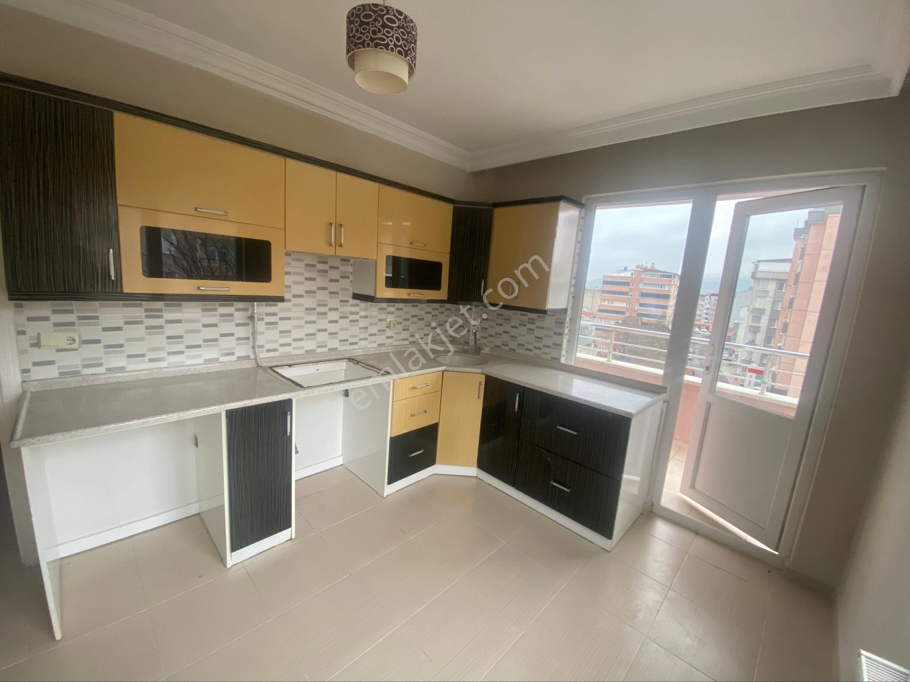 Furkan Emlak’tan İlyasköy Mah. 3+1 5.kat Arakat 130m2 Çift Balkonlu 12 Yıllık Fırsat Daire - Görsel 3