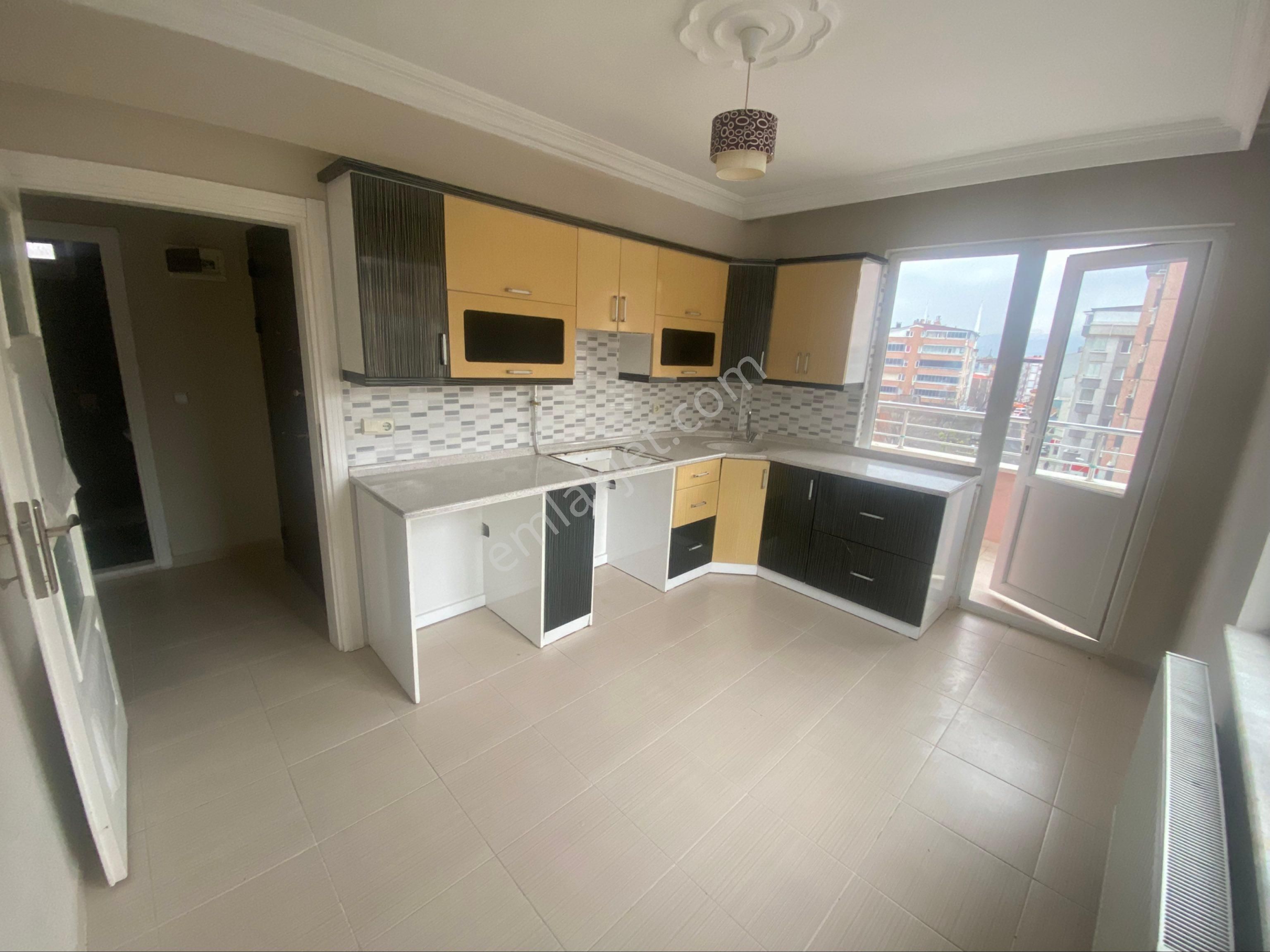 Furkan Emlak’tan İlyasköy Mah. 3+1 5.kat Arakat 130m2 Çift Balkonlu 12 Yıllık Fırsat Daire - Görsel 2