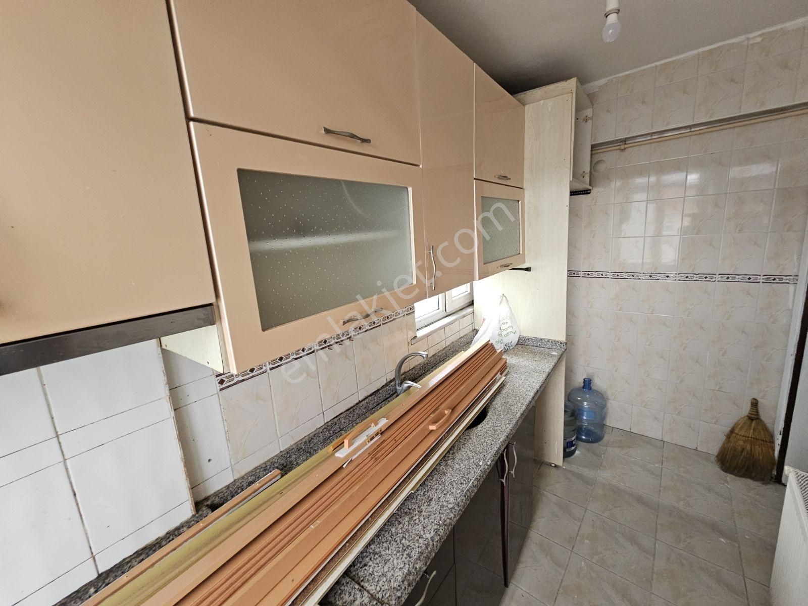 Kocamustafapaşa 2.ara Kat 80mk 2+1kombili Boya Badanalı 30.000tl - Görsel 8