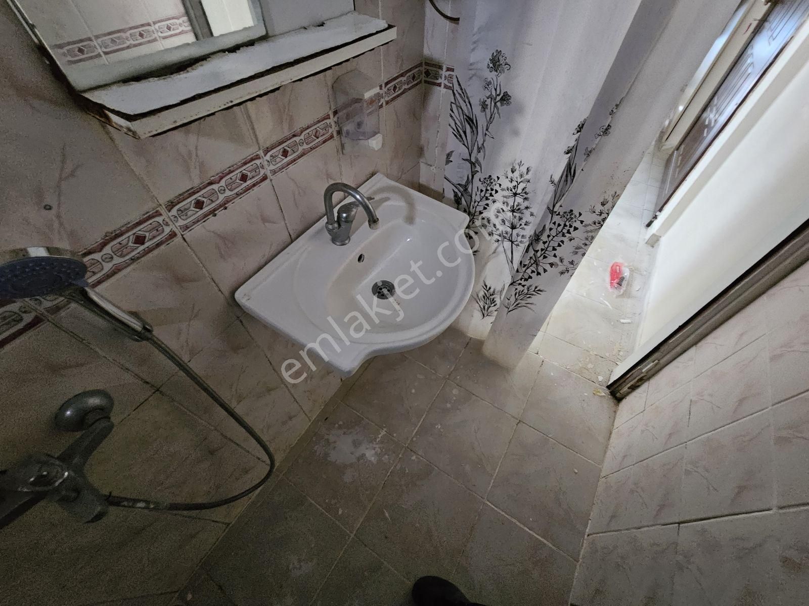Kocamustafapaşa 2.ara Kat 80mk 2+1kombili Boya Badanalı 30.000tl - Görsel 18