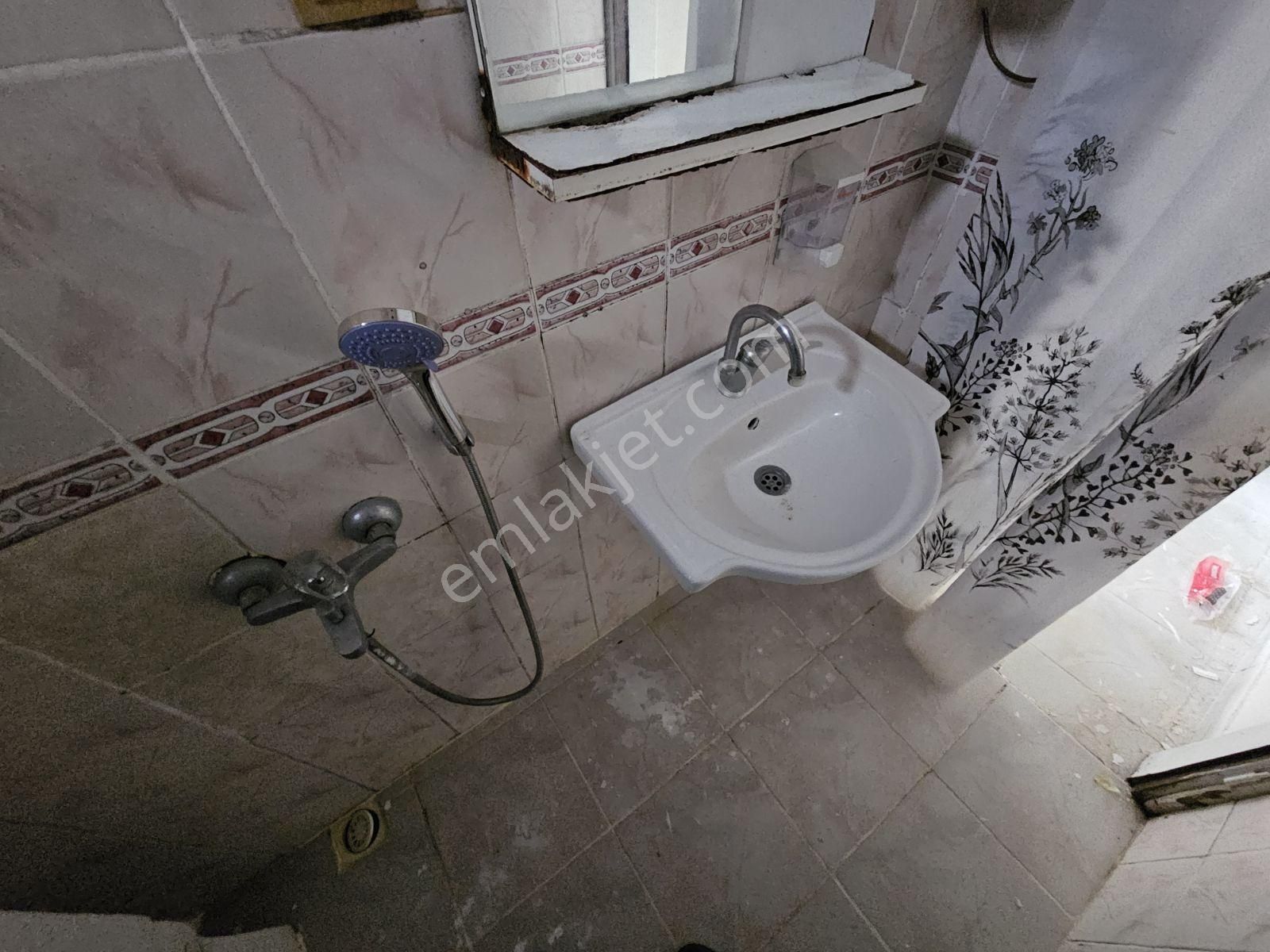 Kocamustafapaşa 2.ara Kat 80mk 2+1kombili Boya Badanalı 30.000tl - Görsel 9