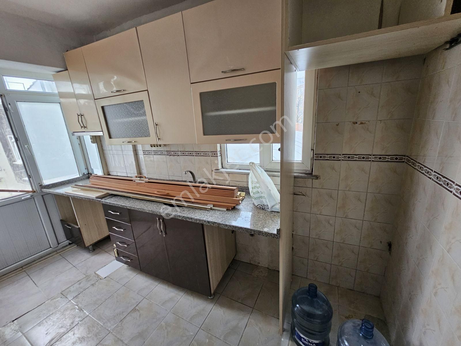 Kocamustafapaşa 2.ara Kat 80mk 2+1kombili Boya Badanalı 30.000tl - Görsel 5