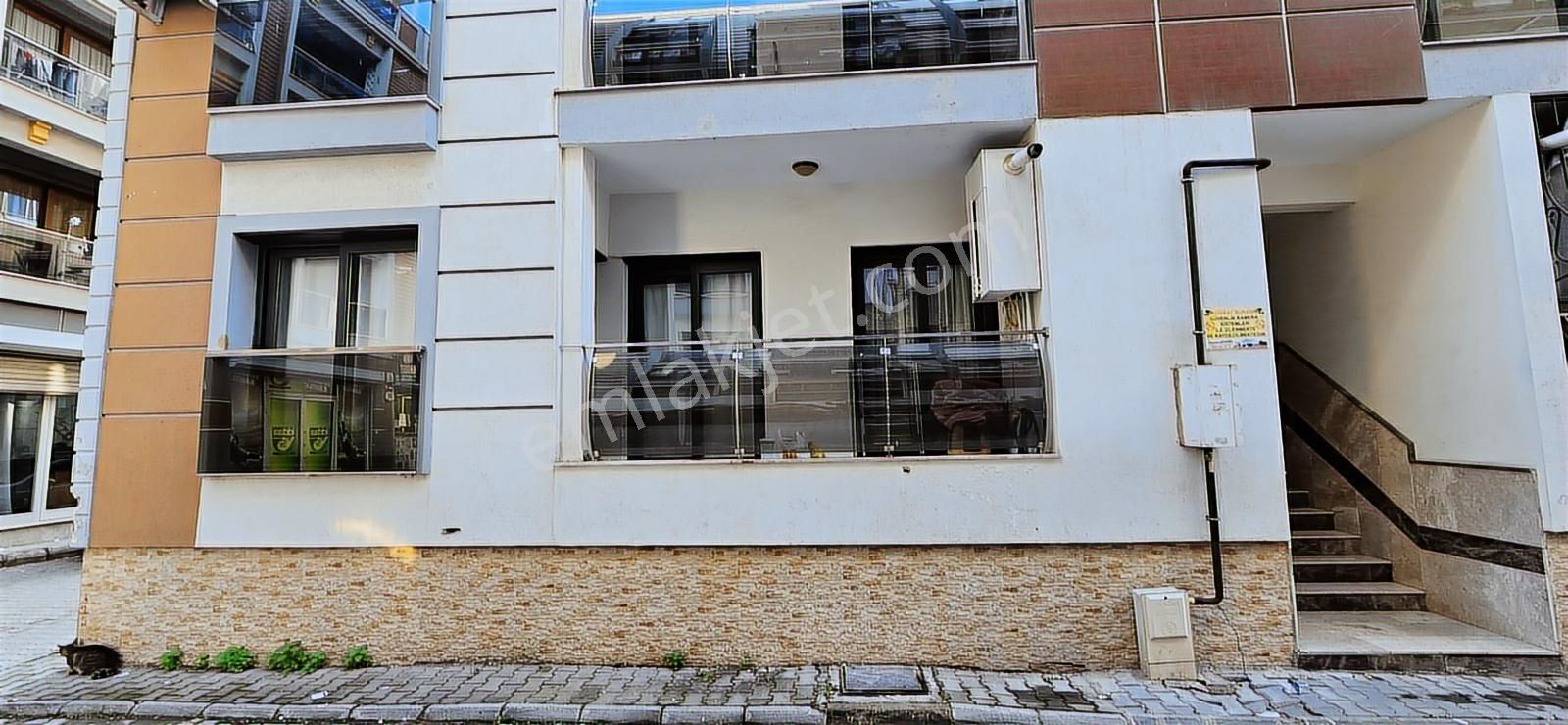 Çiğli Yeni Mahallede 2+1 Satılık Daire Kapalı Mutfak