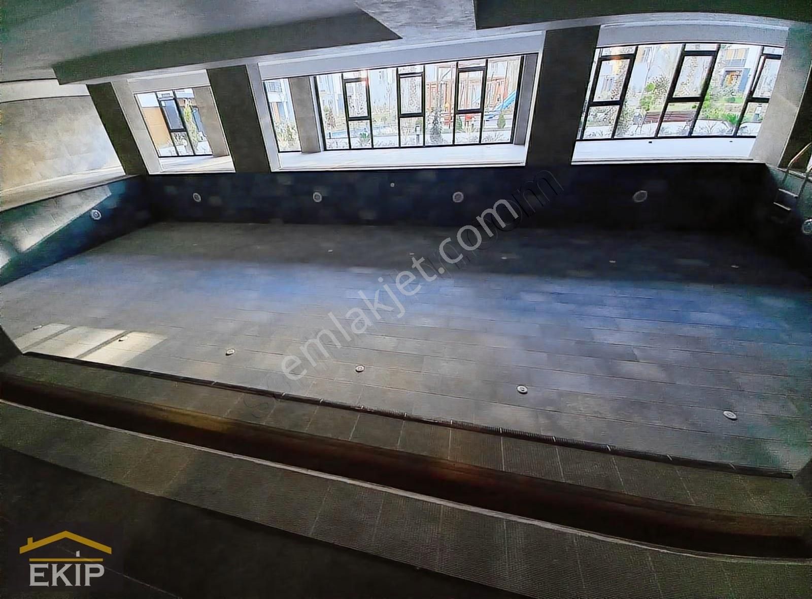 Kurtköy Siltaş Premium'da Kapalı Mutfak Ve Balkonlu 2+1