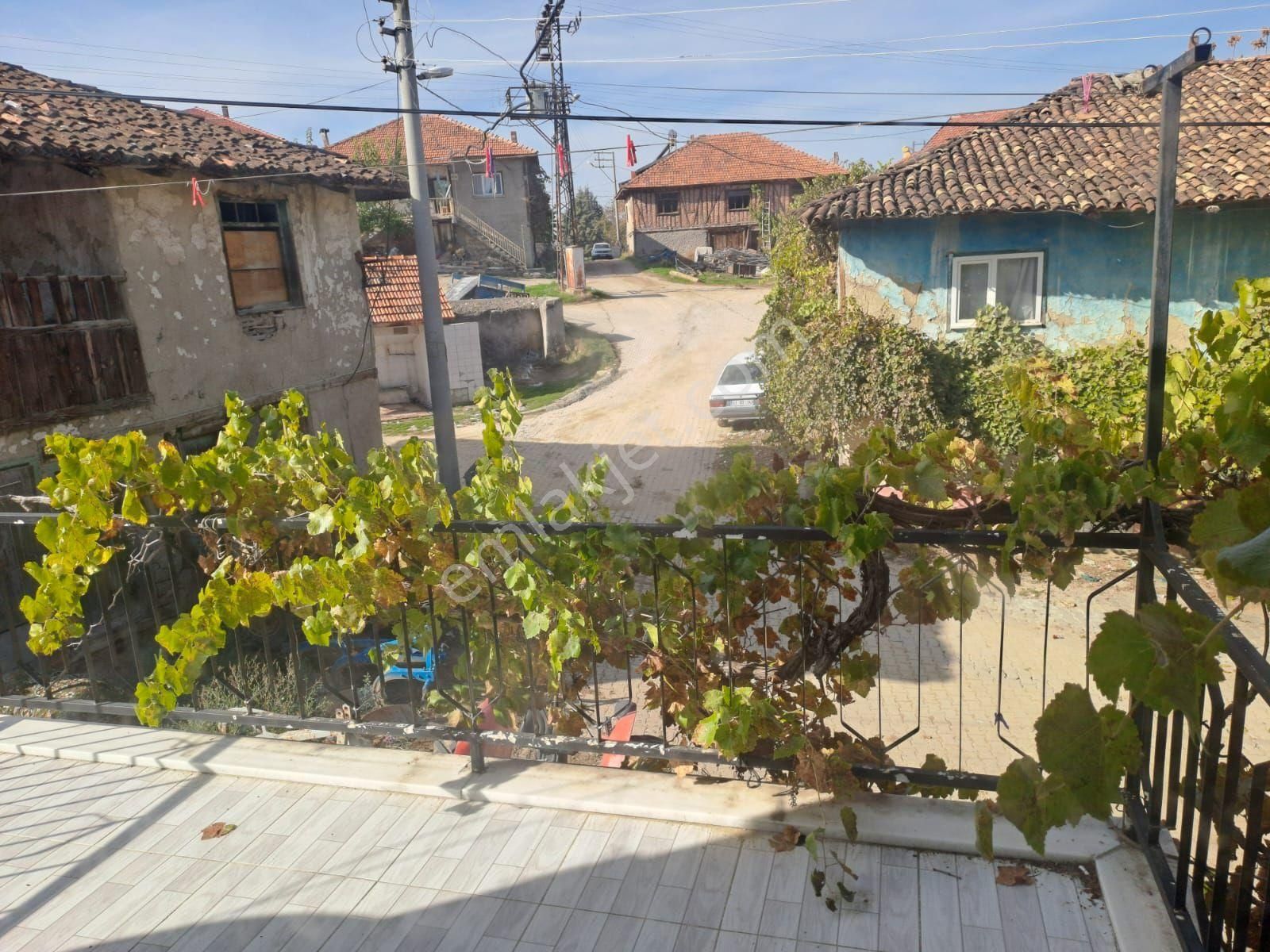 Erdoğmuş'da Satılık 2 Katlı Köyevi - Görsel 2