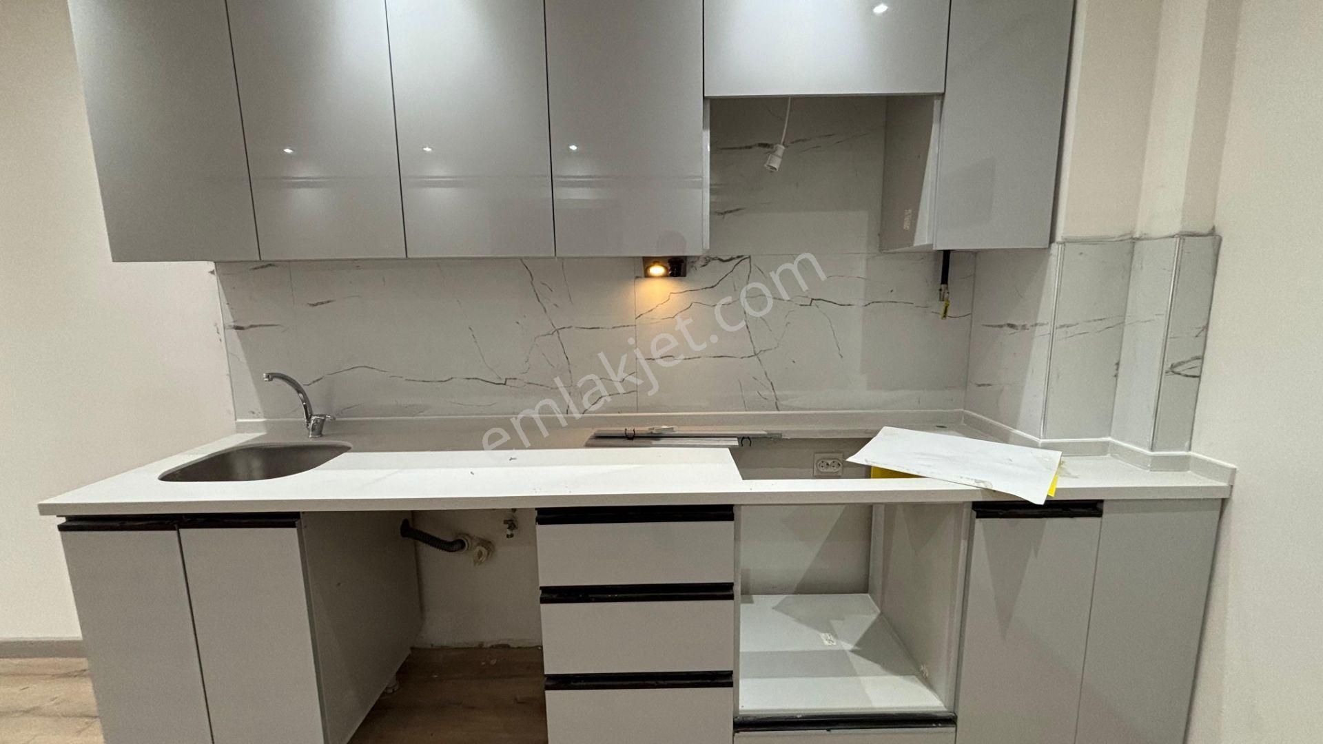 !! Recep Ümit'ten Çamlıca Mahallesinde Birlik Caddesi Yakınında Asansörlü Lüx 1+1 Daire !! Fç - Görsel 8