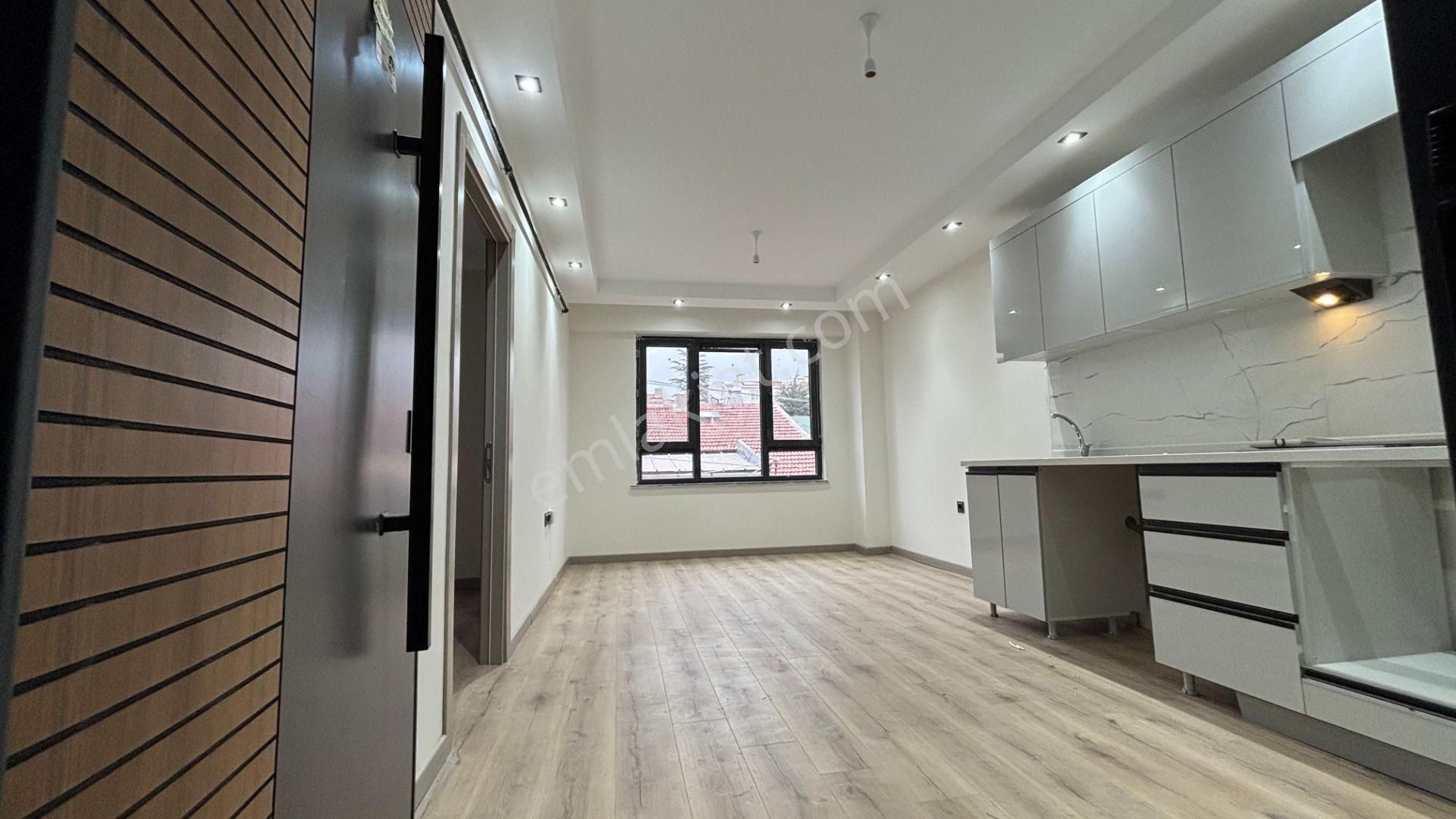 !! Recep Ümit'ten Çamlıca Mahallesinde Birlik Caddesi Yakınında Asansörlü Lüx 1+1 Daire !! Fç