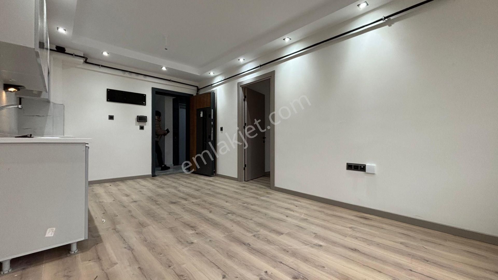 !! Recep Ümit'ten Çamlıca Mahallesinde Birlik Caddesi Yakınında Asansörlü Lüx 1+1 Daire !! Fç - Görsel 4