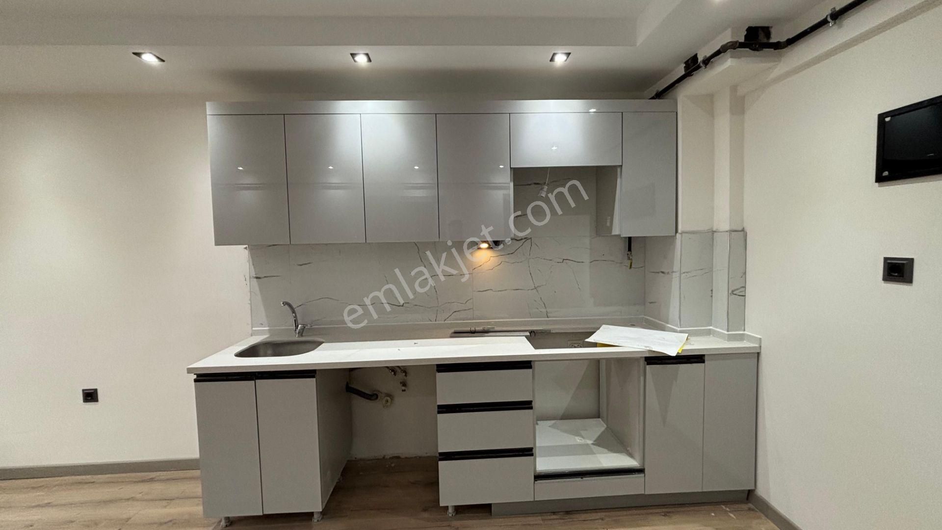 !! Recep Ümit'ten Çamlıca Mahallesinde Birlik Caddesi Yakınında Asansörlü Lüx 1+1 Daire !! Fç - Görsel 7