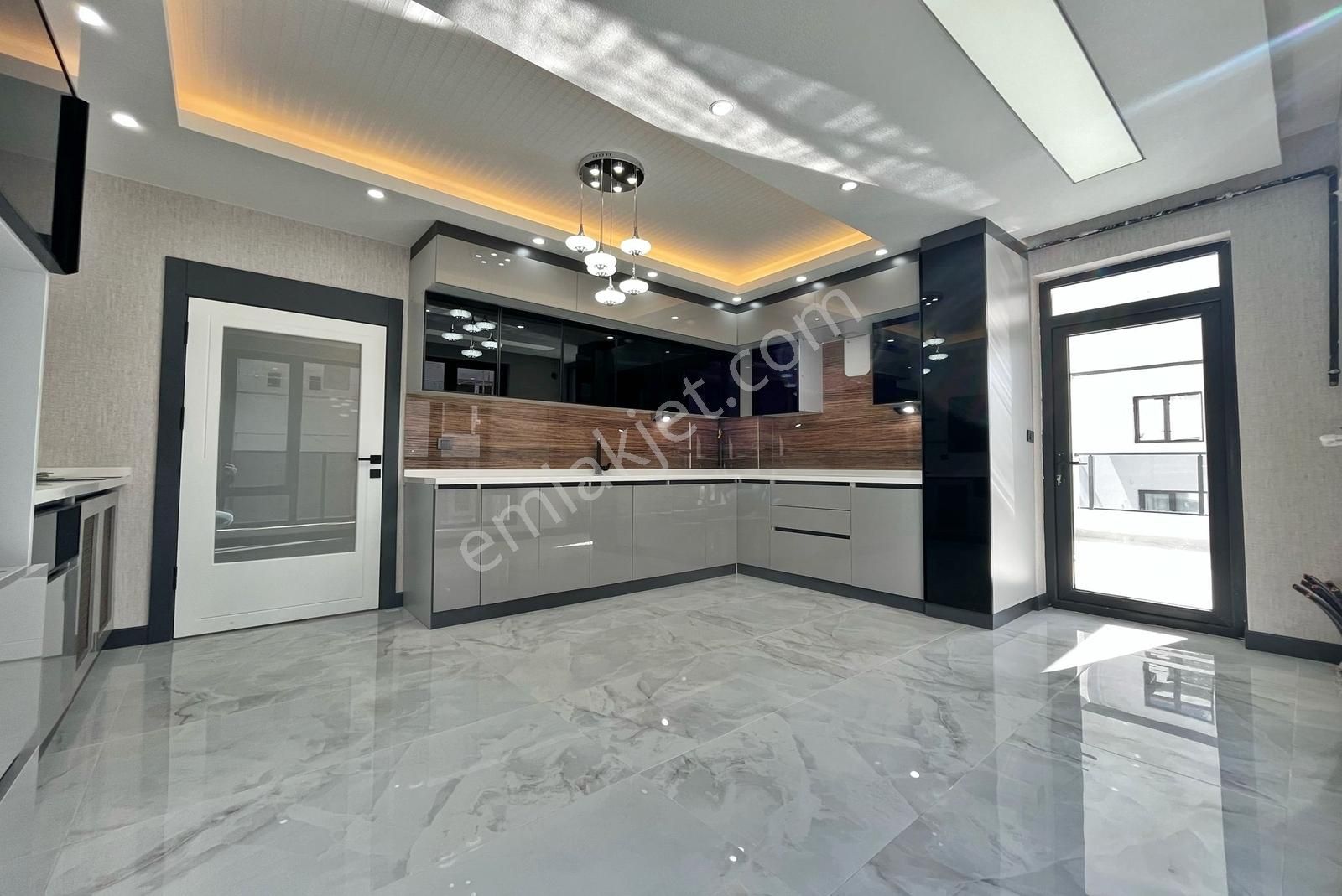 Keçiören'de Full+full Yapılı İskanlı Katta Sıfır 3+1 Daire