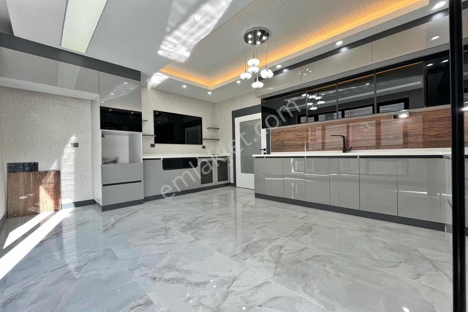 Keçiören'de Full+full Yapılı İskanlı Katta Sıfır 3+1 Daire - Görsel 14