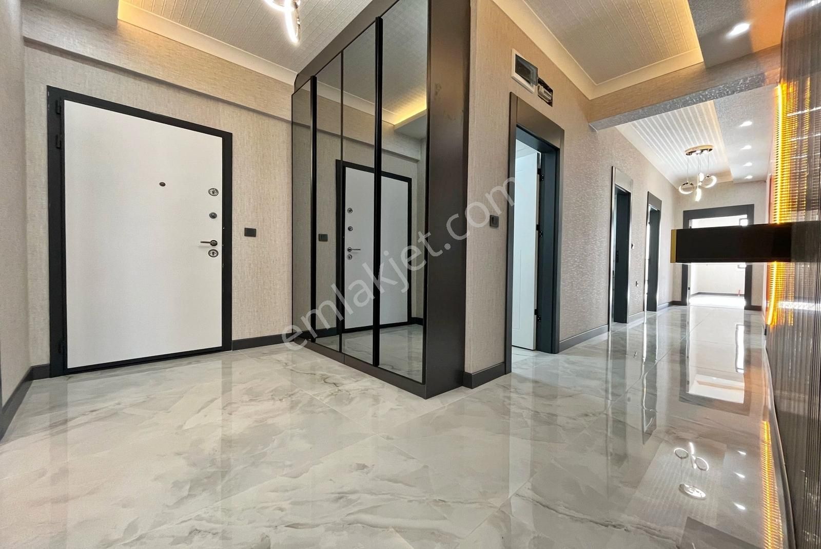 Keçiören'de Full+full Yapılı İskanlı Katta Sıfır 3+1 Daire - Görsel 9