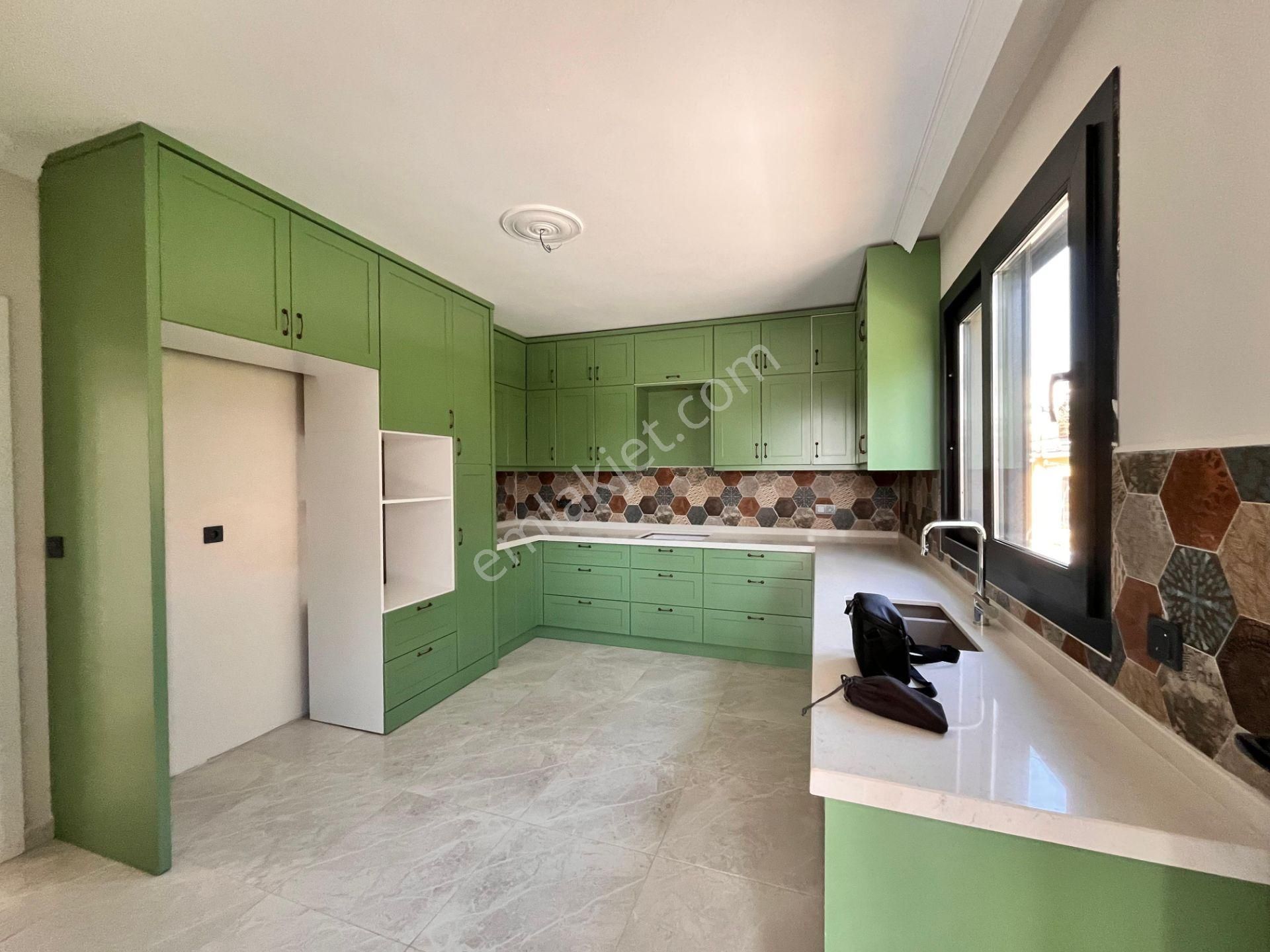 Sadece Parstan Zeytinlide Çay Manzaralı Lüks Satılık 4+1 Villa - Görsel 3