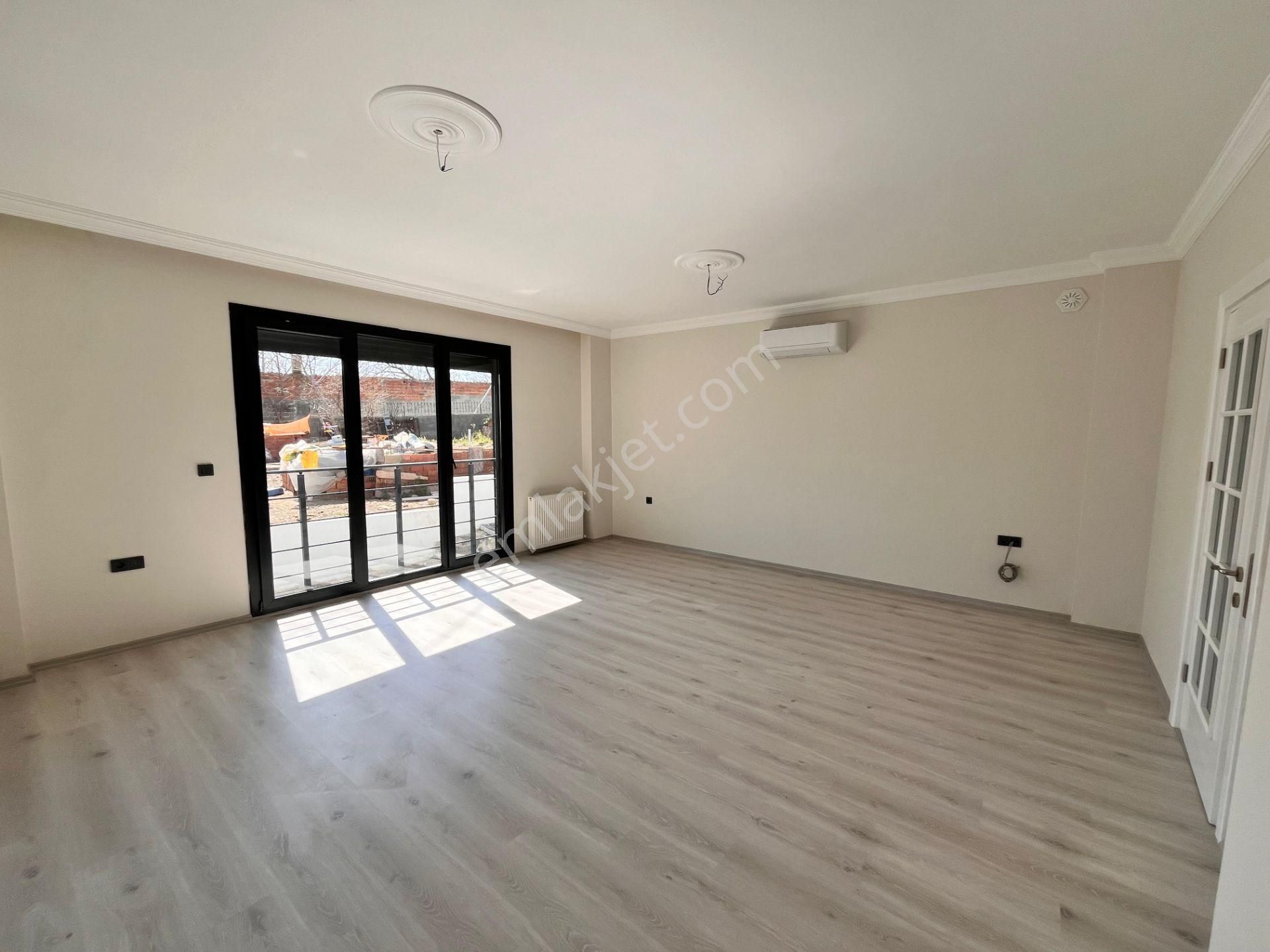 Sadece Parstan Zeytinlide Çay Manzaralı Lüks Satılık 4+1 Villa - Görsel 8