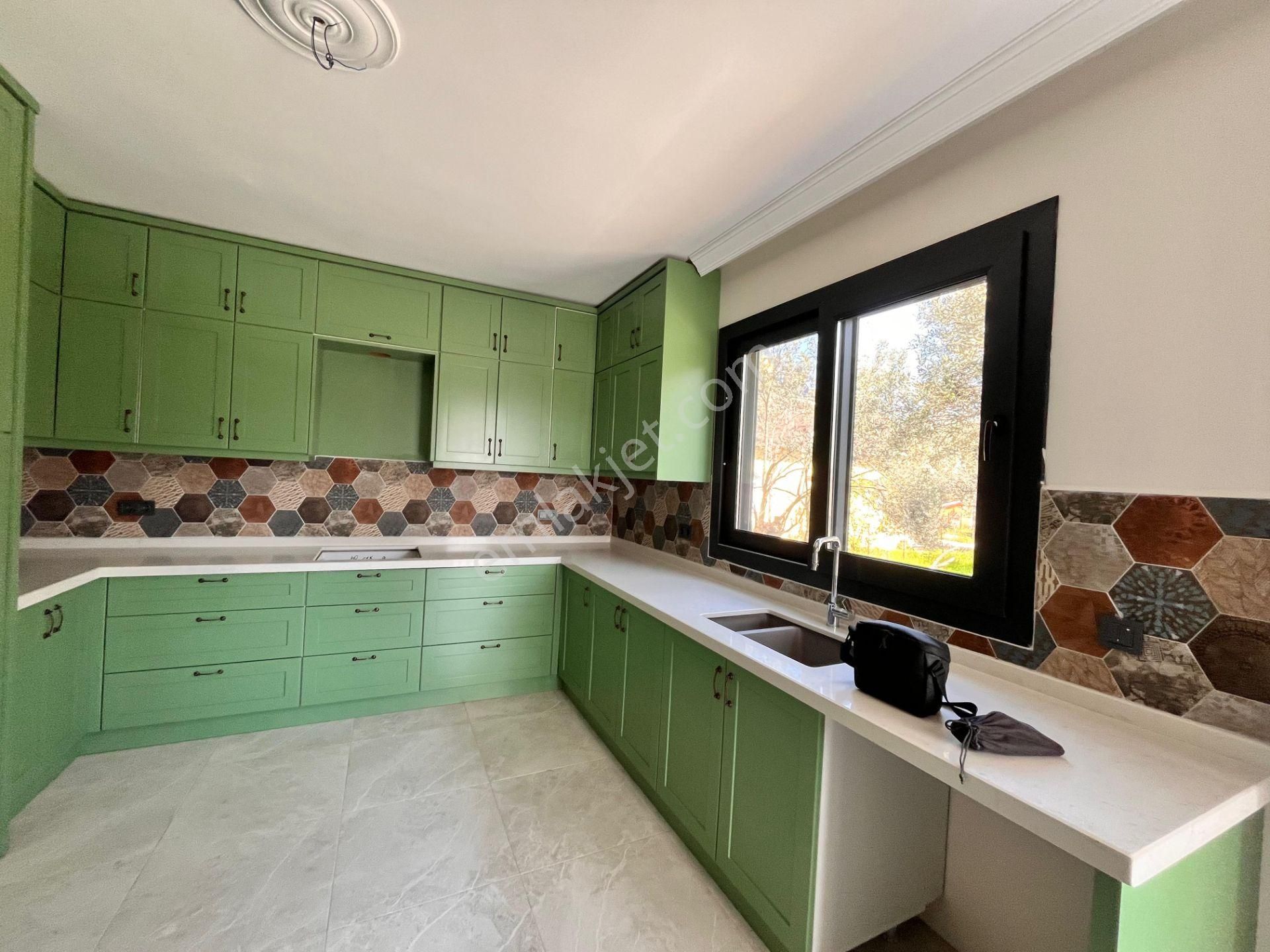 Sadece Parstan Zeytinlide Çay Manzaralı Lüks Satılık 4+1 Villa - Görsel 13