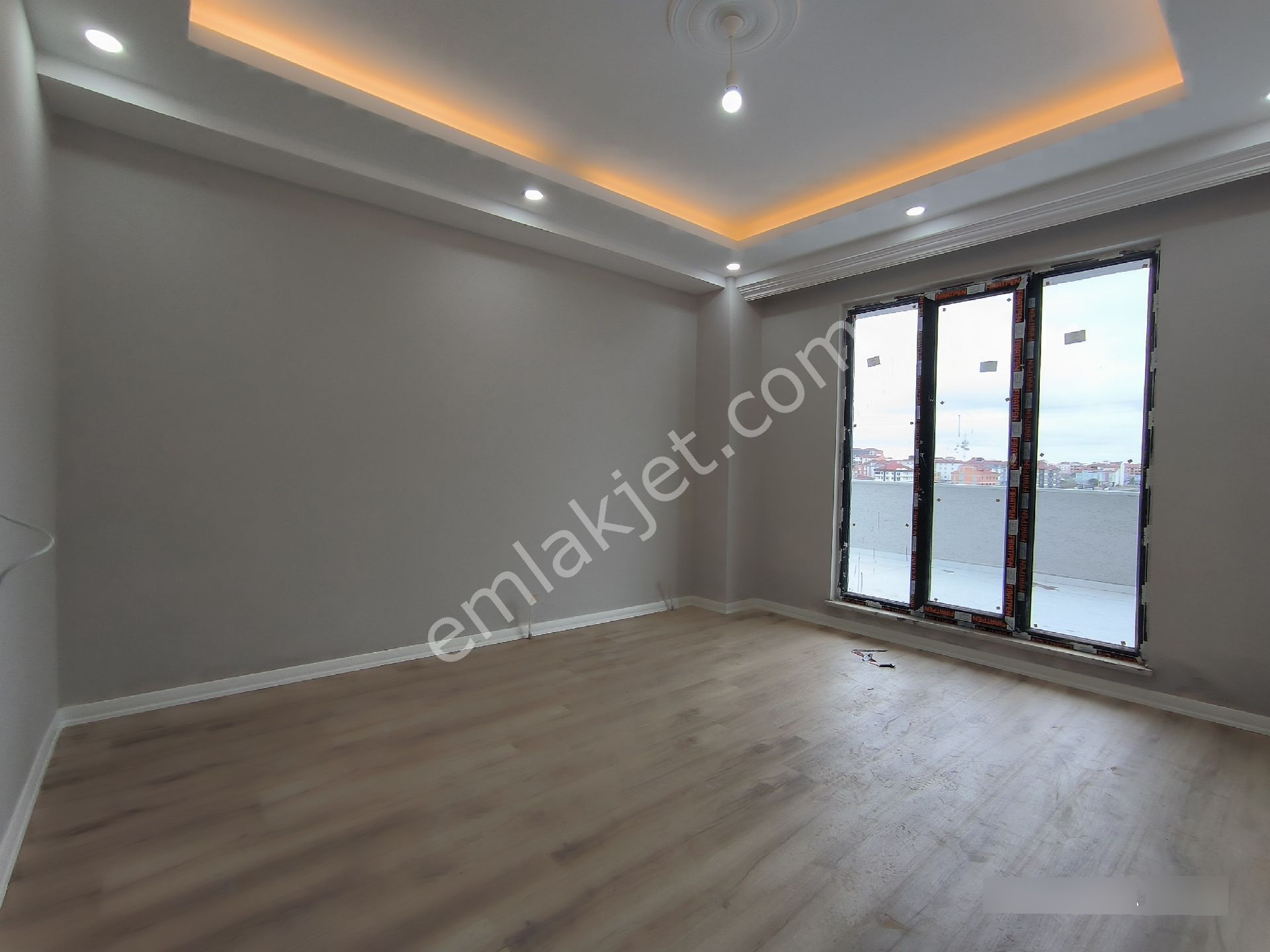 Tekirdağ Kapaklı Ömer Halisdemir Mahallesi 2+1 Otoparklı Daire Satılıktır