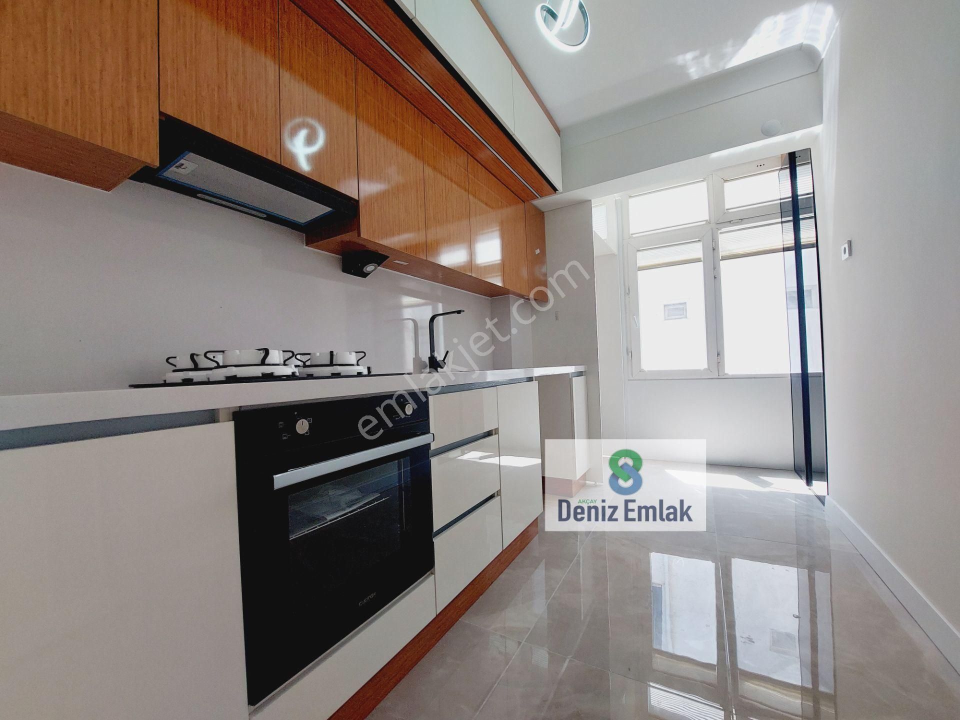 Denizden Akçay Yenimahallede Arakat Masrafsız Satılık 3+1 Daire.