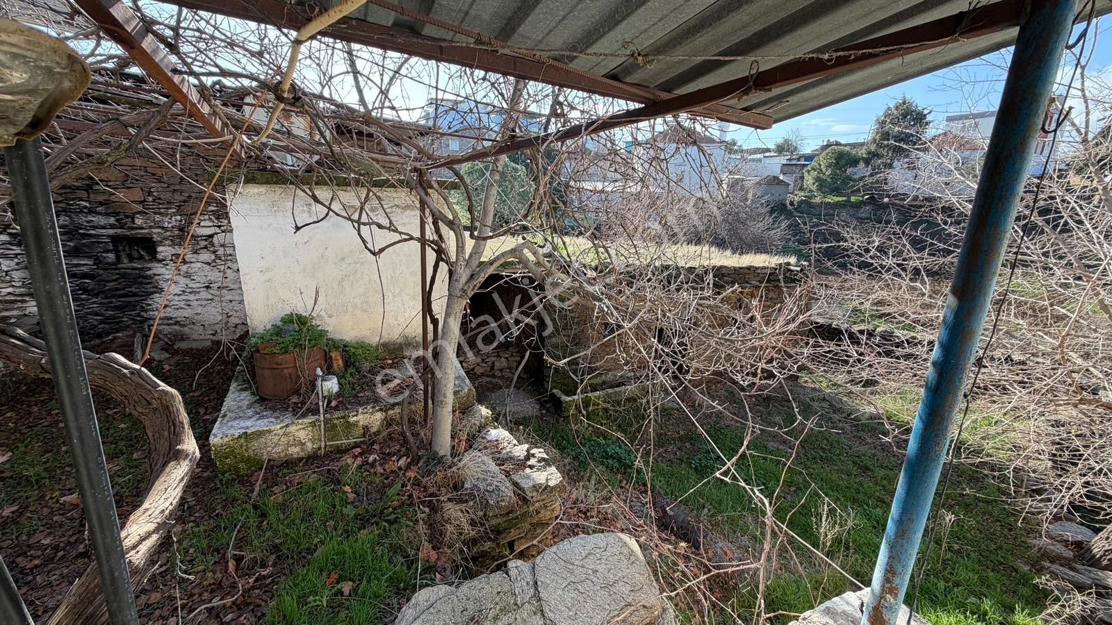 457 M² Arsa İçerisinde Kagir Ev + Ahır + Avlulu Yaşam - Görsel 16