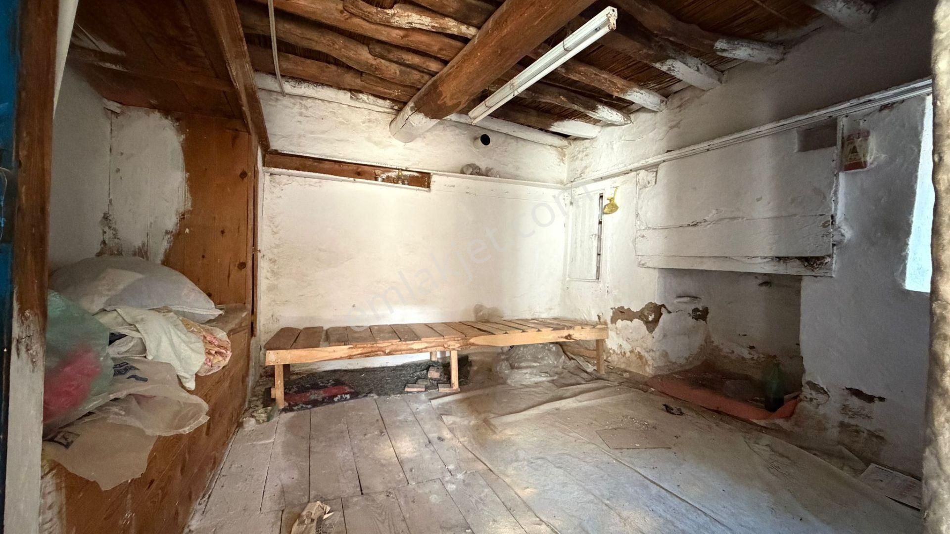 457 M² Arsa İçerisinde Kagir Ev + Ahır + Avlulu Yaşam - Görsel 14