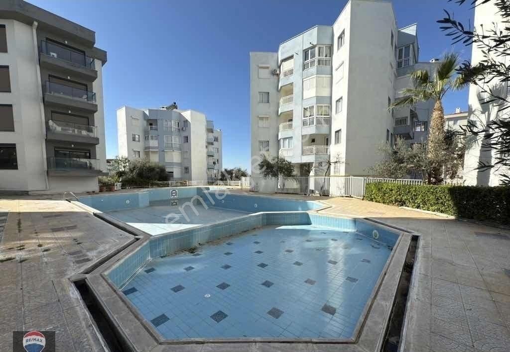 Ege Mahallesinde Geniş 3+1 Havuzlu Site Satılık Daire