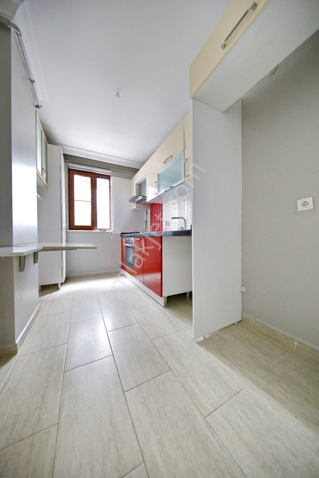 █ Konfor █ Küçükyalı Metroda,3. Katta, Balkonlu, 11 Yaşında 2+1 - Görsel 18