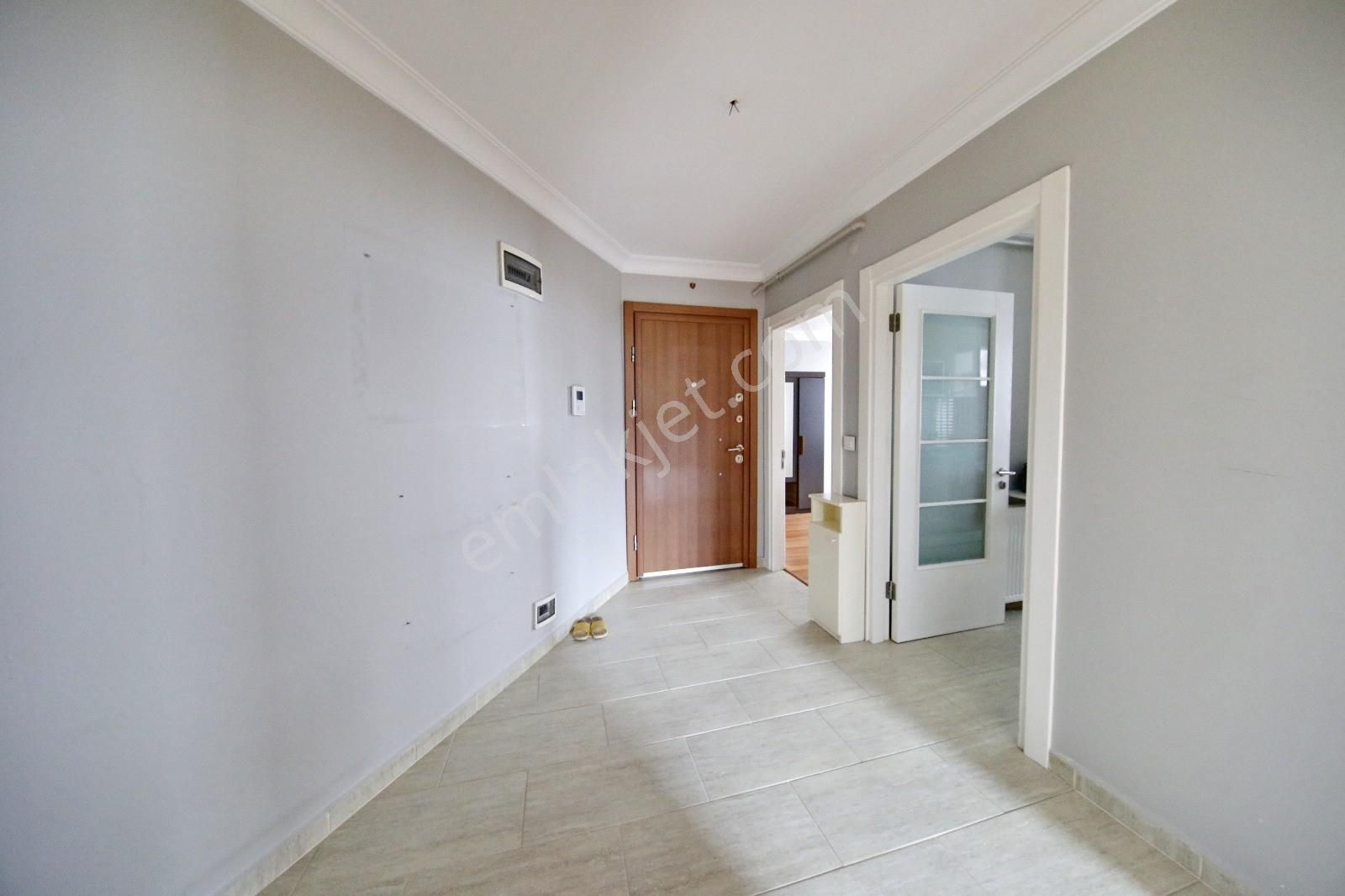 █ Konfor █ Küçükyalı Metroda,3. Katta, Balkonlu, 11 Yaşında 2+1 - Görsel 16