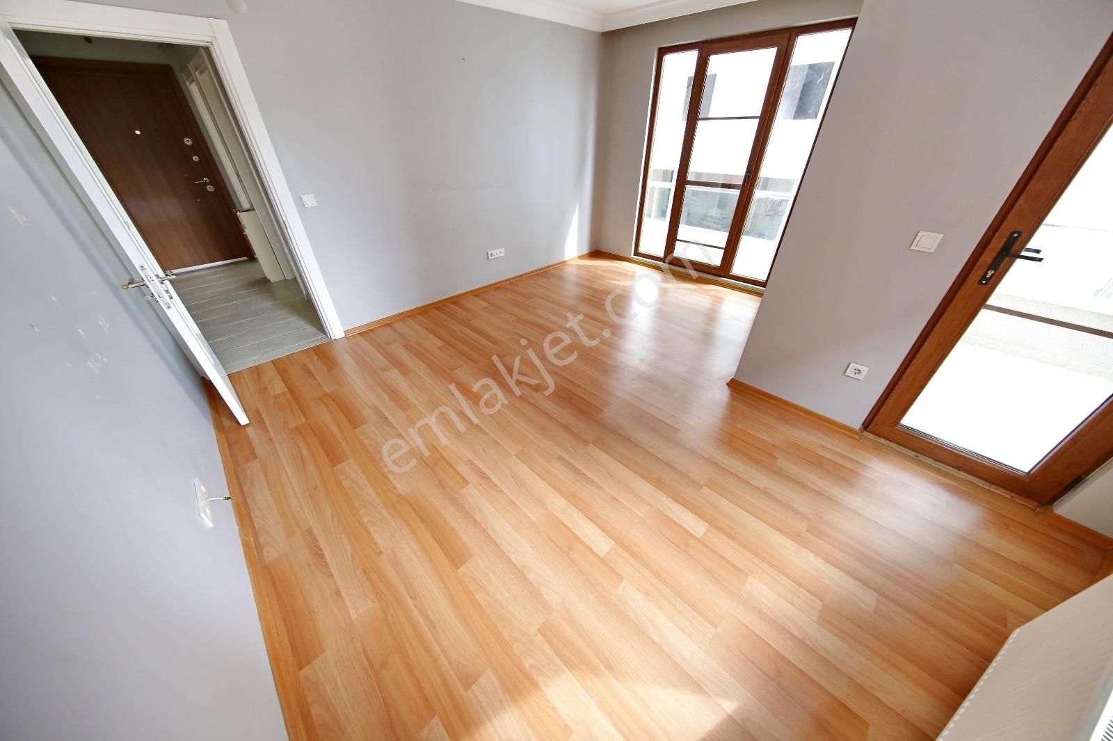 █ Konfor █ Küçükyalı Metroda,3. Katta, Balkonlu, 11 Yaşında 2+1 - Görsel 7