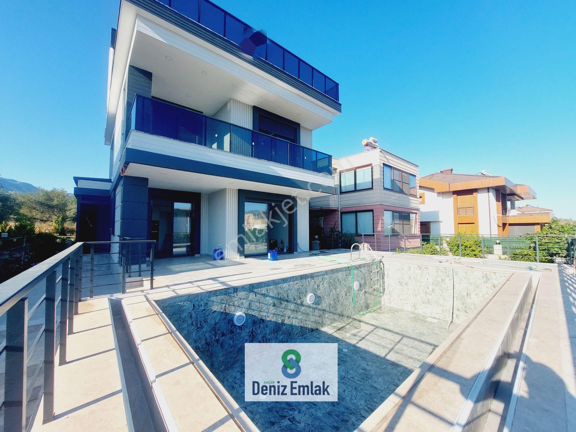 Denizden Gürede Müstakil Havuzlu Saunalı Otoparklı Deniz Manzaralı Satılık 7+1 Villa.