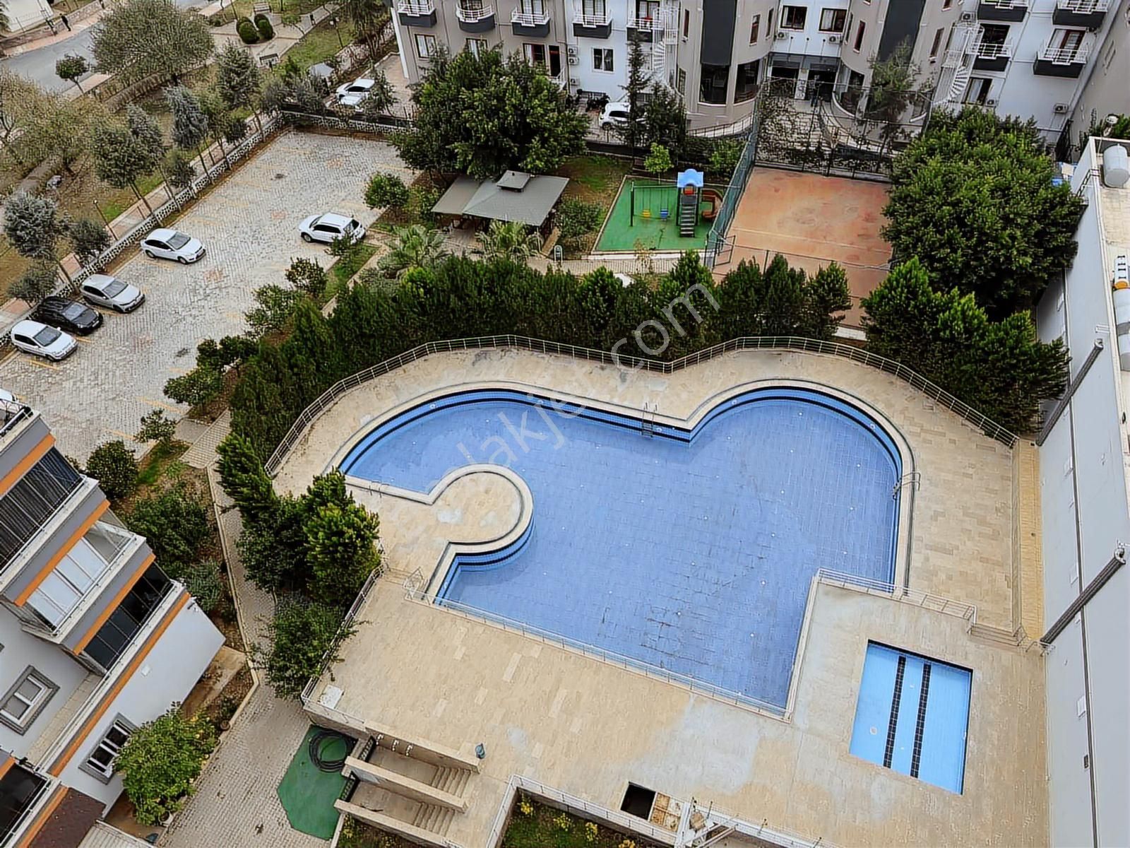 Arda Emlaktan Site İçerisinde Satılk Geniş 3+1