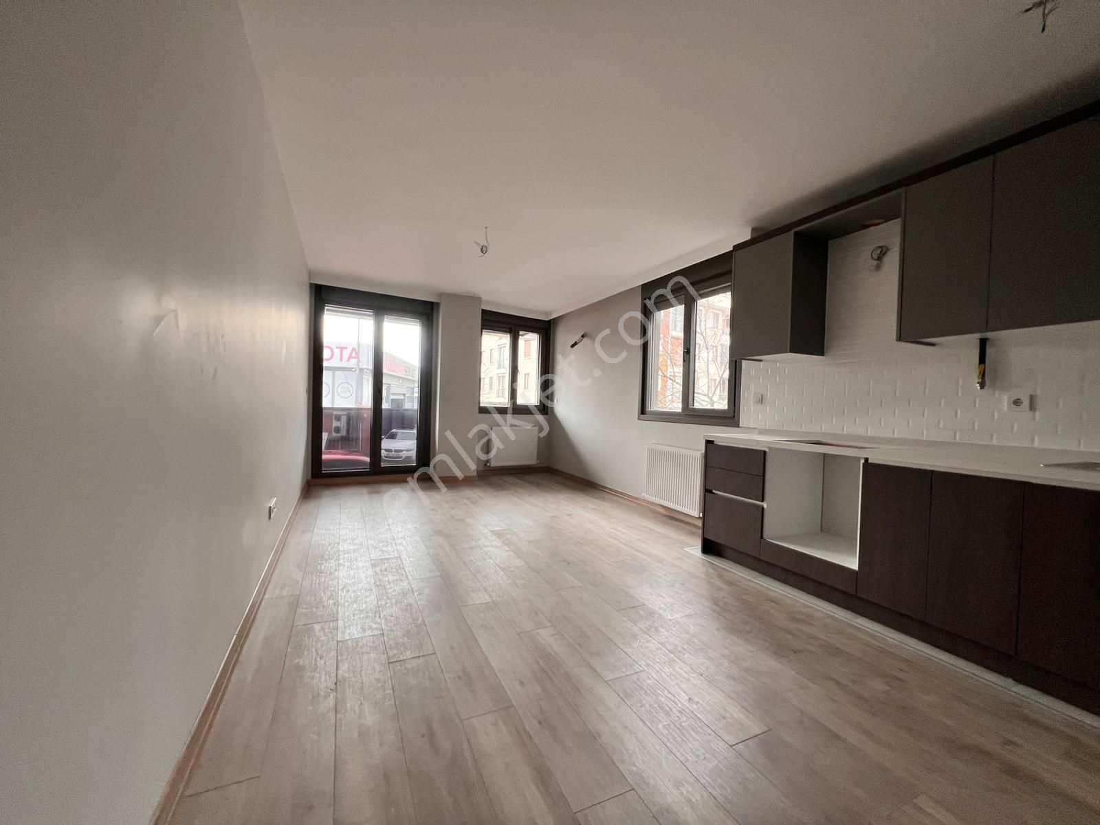 Kaçmaz'dan K.yalı Da Sıfır E'5 Metroya Yakın Ön Köşe 2+1 Daire - Görsel 4