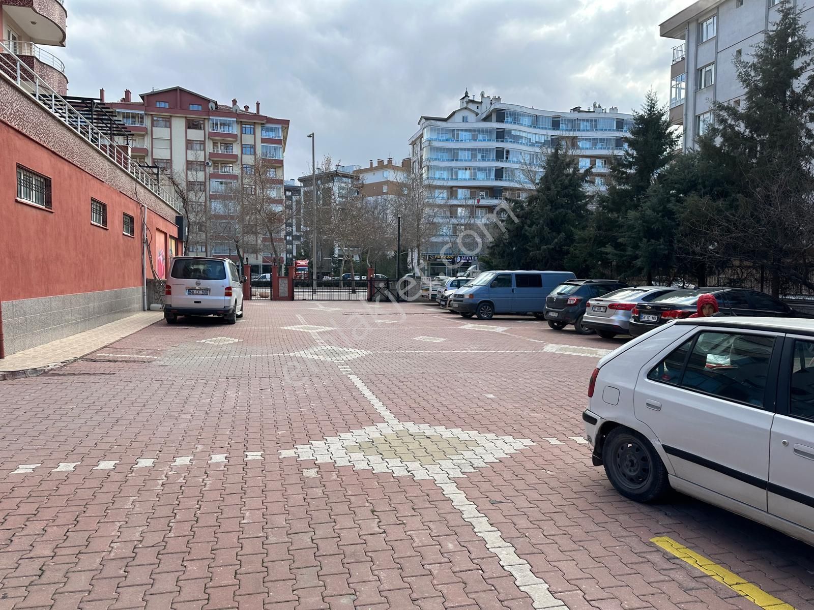 🏠 Emin Gyo’dan Meram Ahmet Özcan Caddesi’nde Masrafsız, Full Yapılı 3+1 - Görsel 17