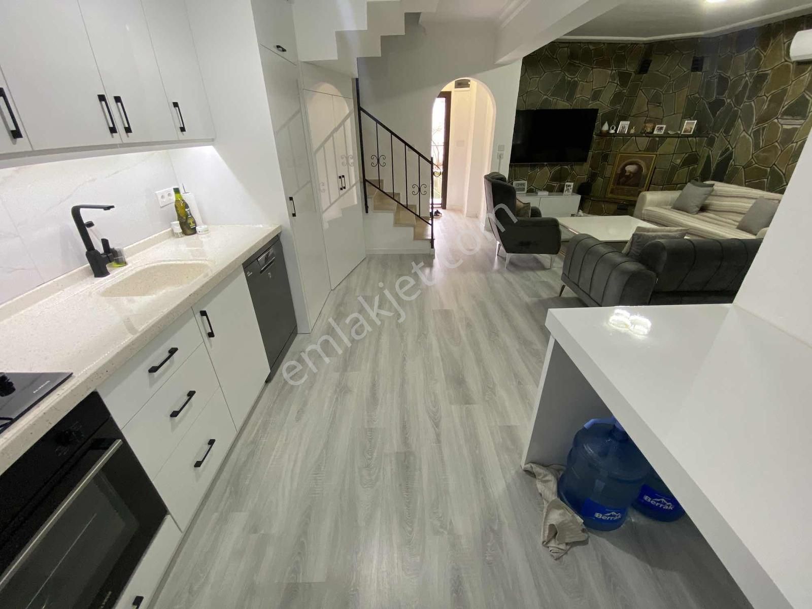 Dağlı Gayrimenkul'den 3+1 Havuzlu Site İçi Fırsat Villa - Görsel 26