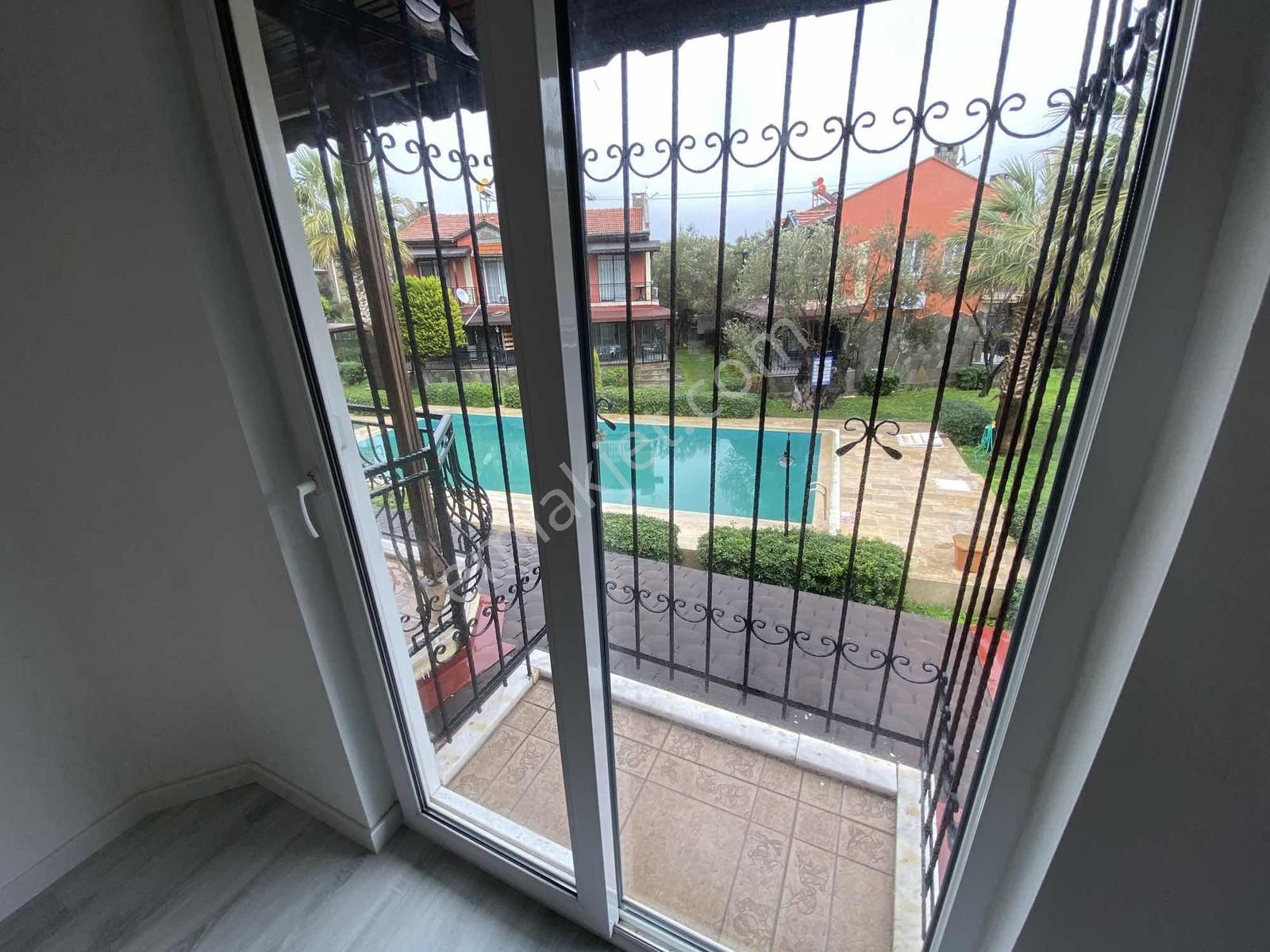 Dağlı Gayrimenkul'den 3+1 Havuzlu Site İçi Fırsat Villa - Görsel 19