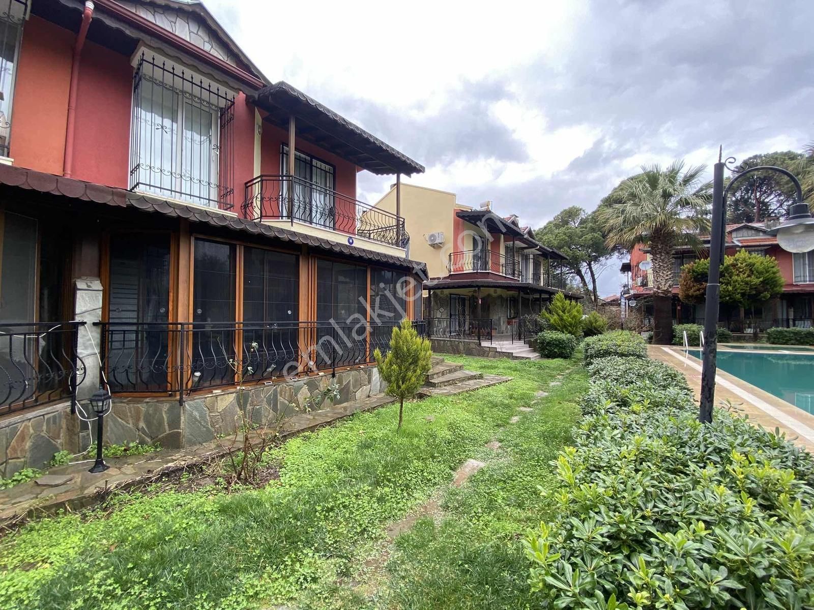 Dağlı Gayrimenkul'den 3+1 Havuzlu Site İçi Fırsat Villa - Görsel 11