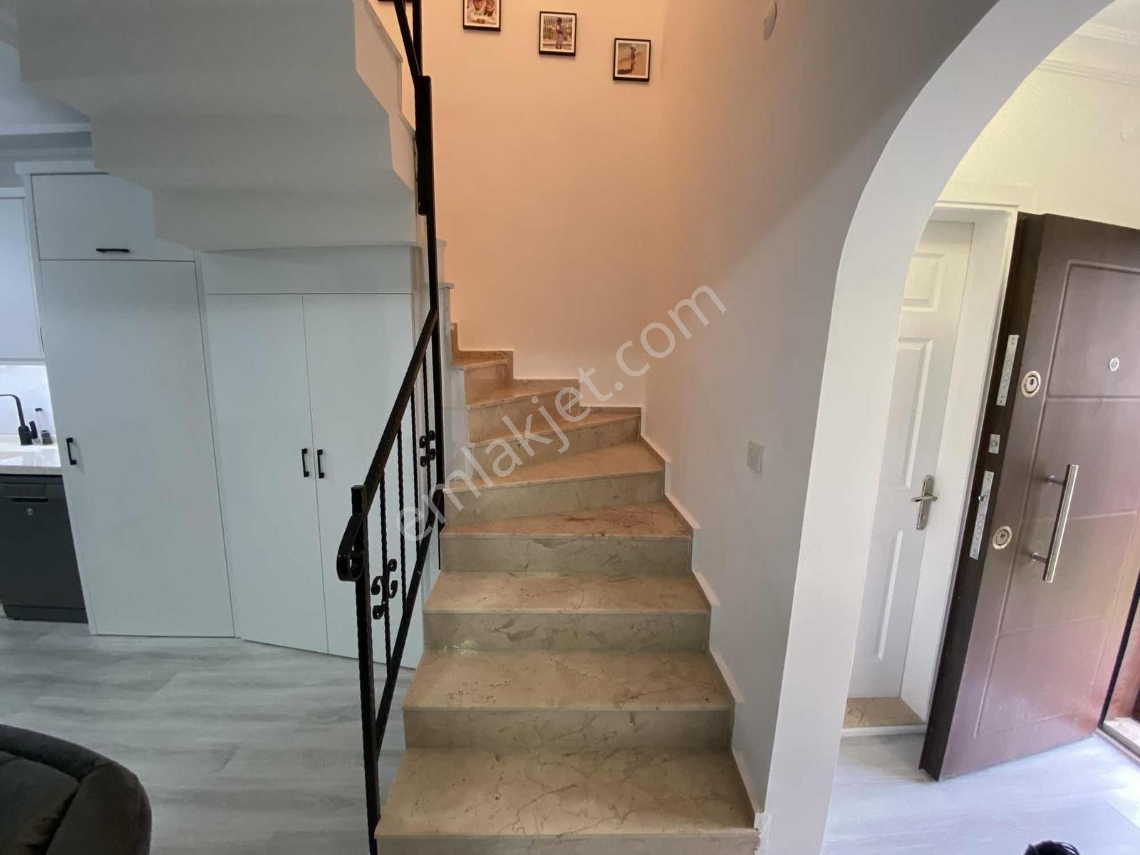 Dağlı Gayrimenkul'den 3+1 Havuzlu Site İçi Fırsat Villa - Görsel 6