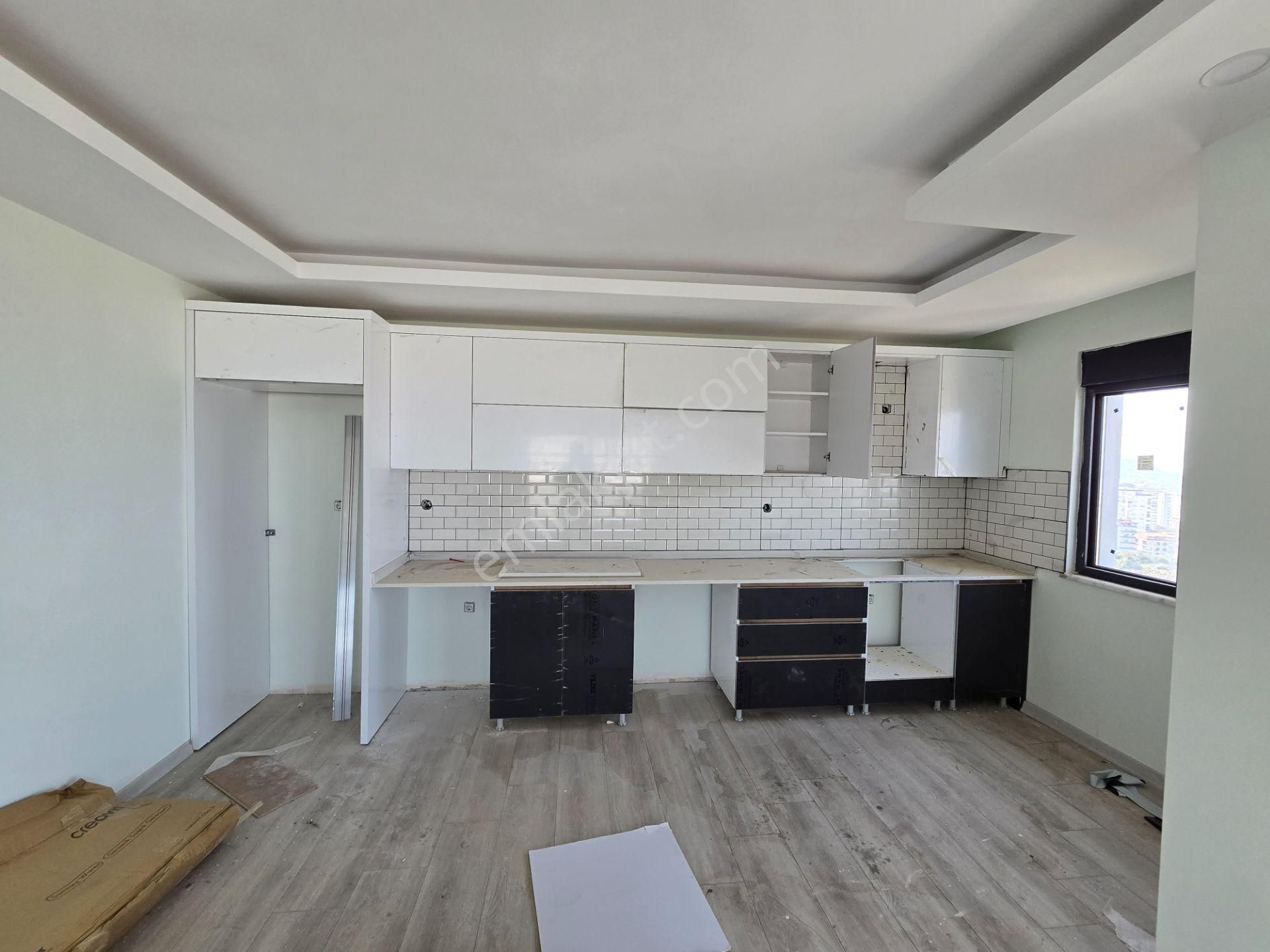 Mahmutlarda Kiralık 4+1 Dublex Deniz Manzaralı