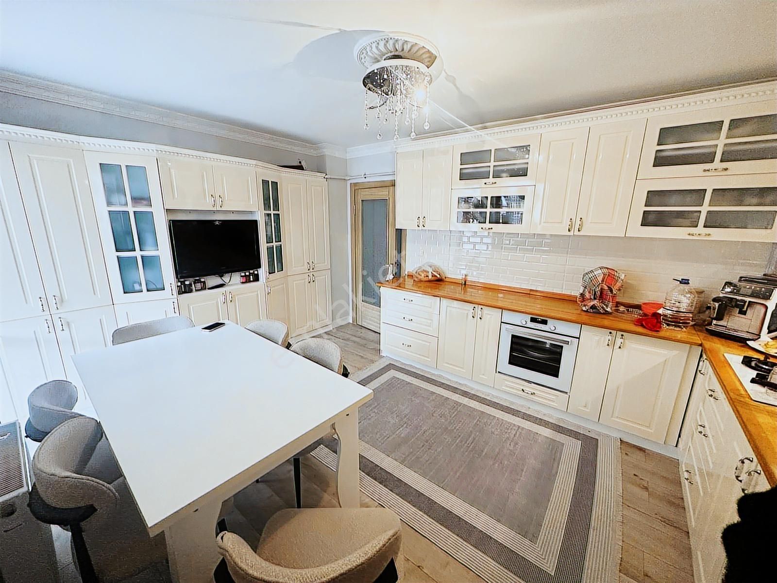 Fırsat Dairesi Site İçi Yüksek Katta Full + Full Yapılı Geniş M2