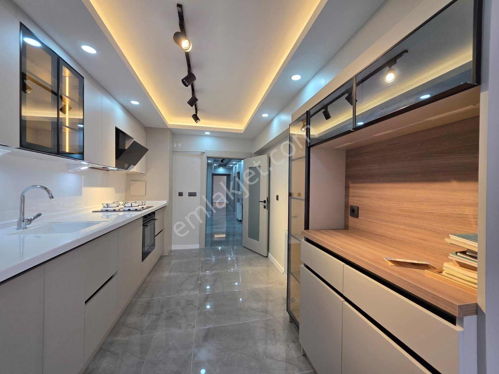 Etimesgut İstasyon Mahallesinde 3+1 Geniş Full Yapılı Lüx Daire