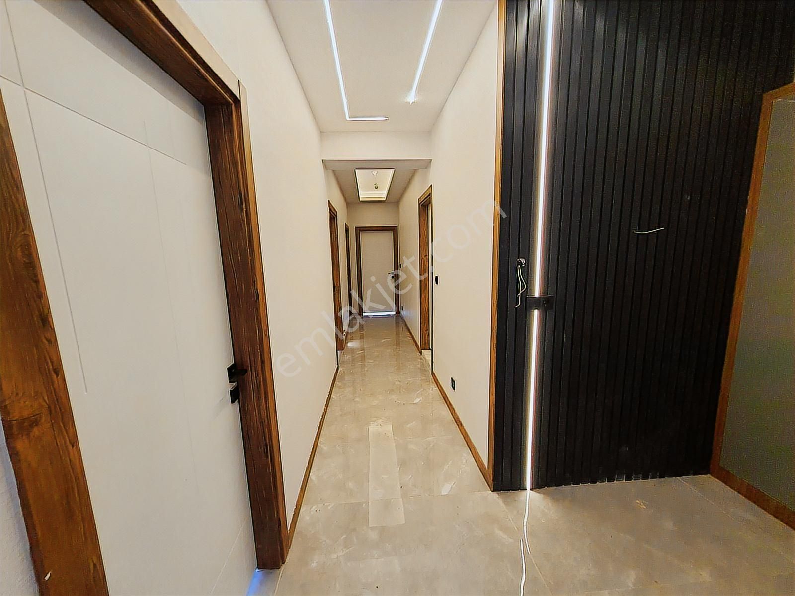 Torbalı'da Modern Ve Estetik Detaylı Lüks Satılık 3+1 Daire - Görsel 32