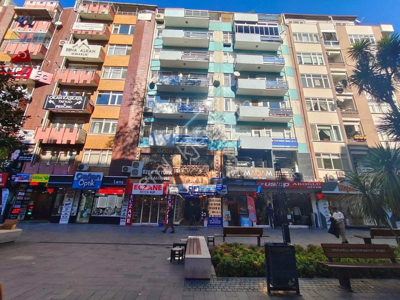İzmit Yürüyüş Yoluna Cepheli Merkezi Konumda Satılık 3+1 Geniş Daire - Görsel 16